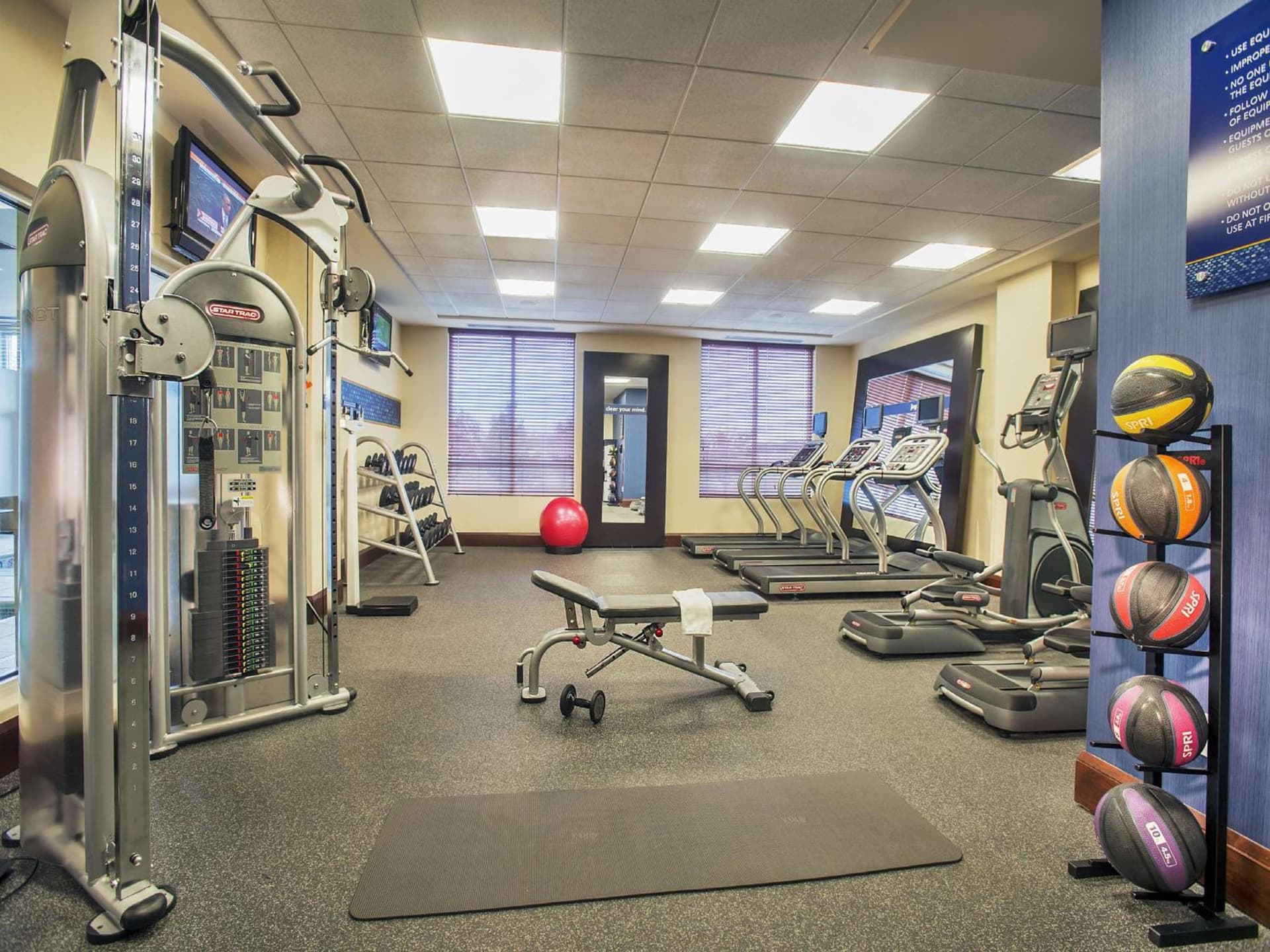 Hampton Inn & Suites Washington-Dulles International Airport gallery photo in Sterling, VA — image 9