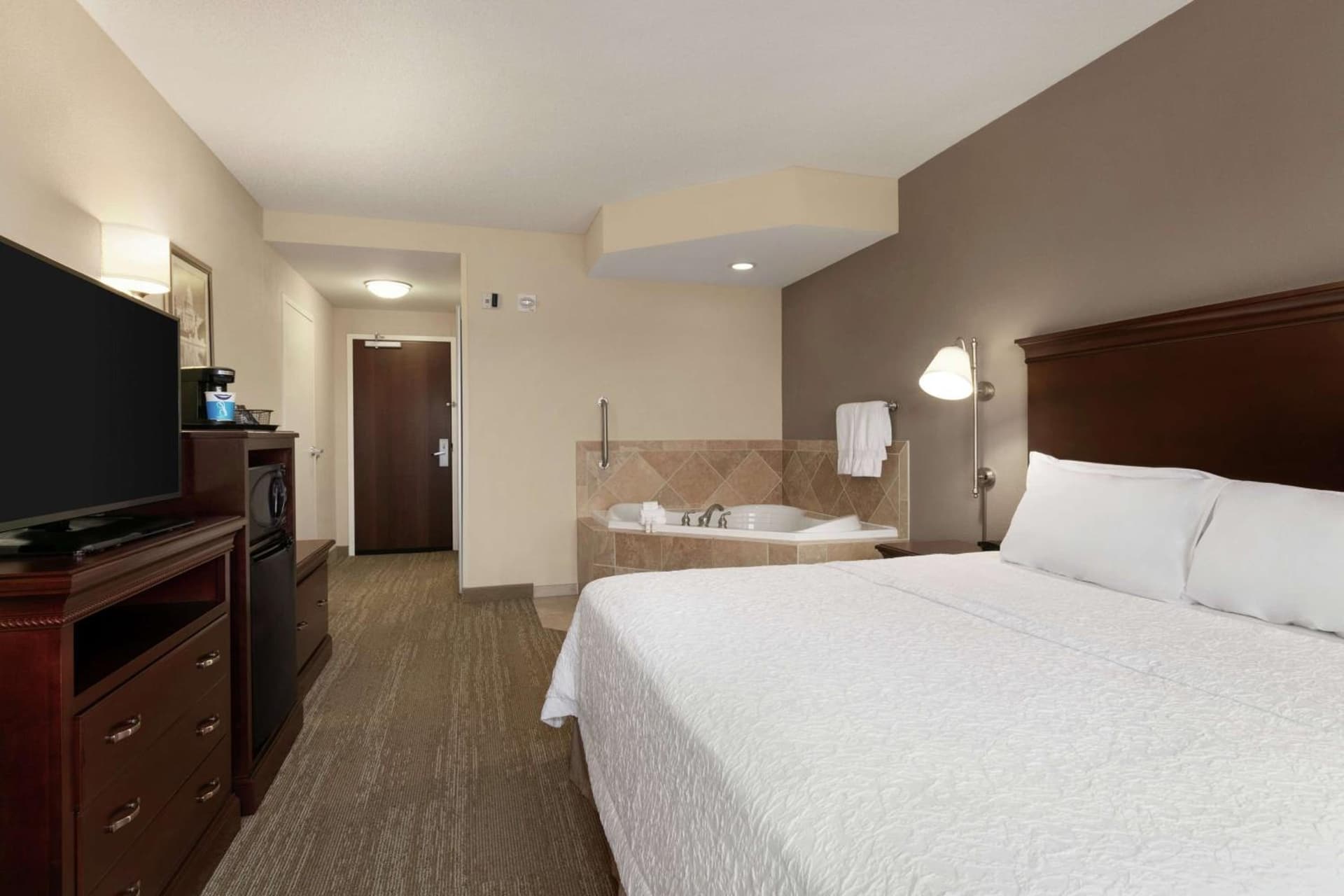 Hampton Inn & Suites Washington-Dulles International Airport gallery photo in Sterling, VA — image 25