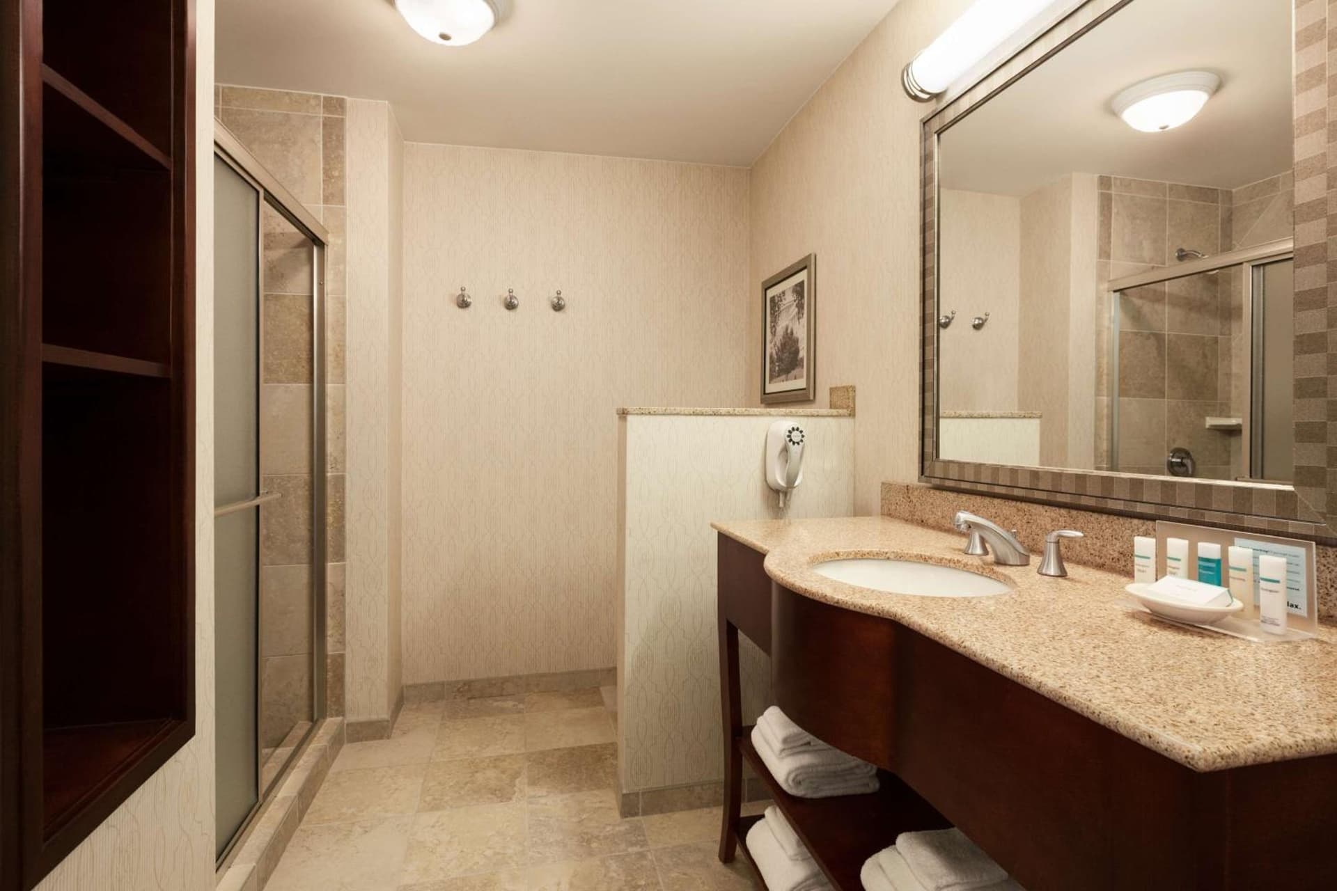 Hampton Inn & Suites Washington-Dulles International Airport gallery photo in Sterling, VA — image 12
