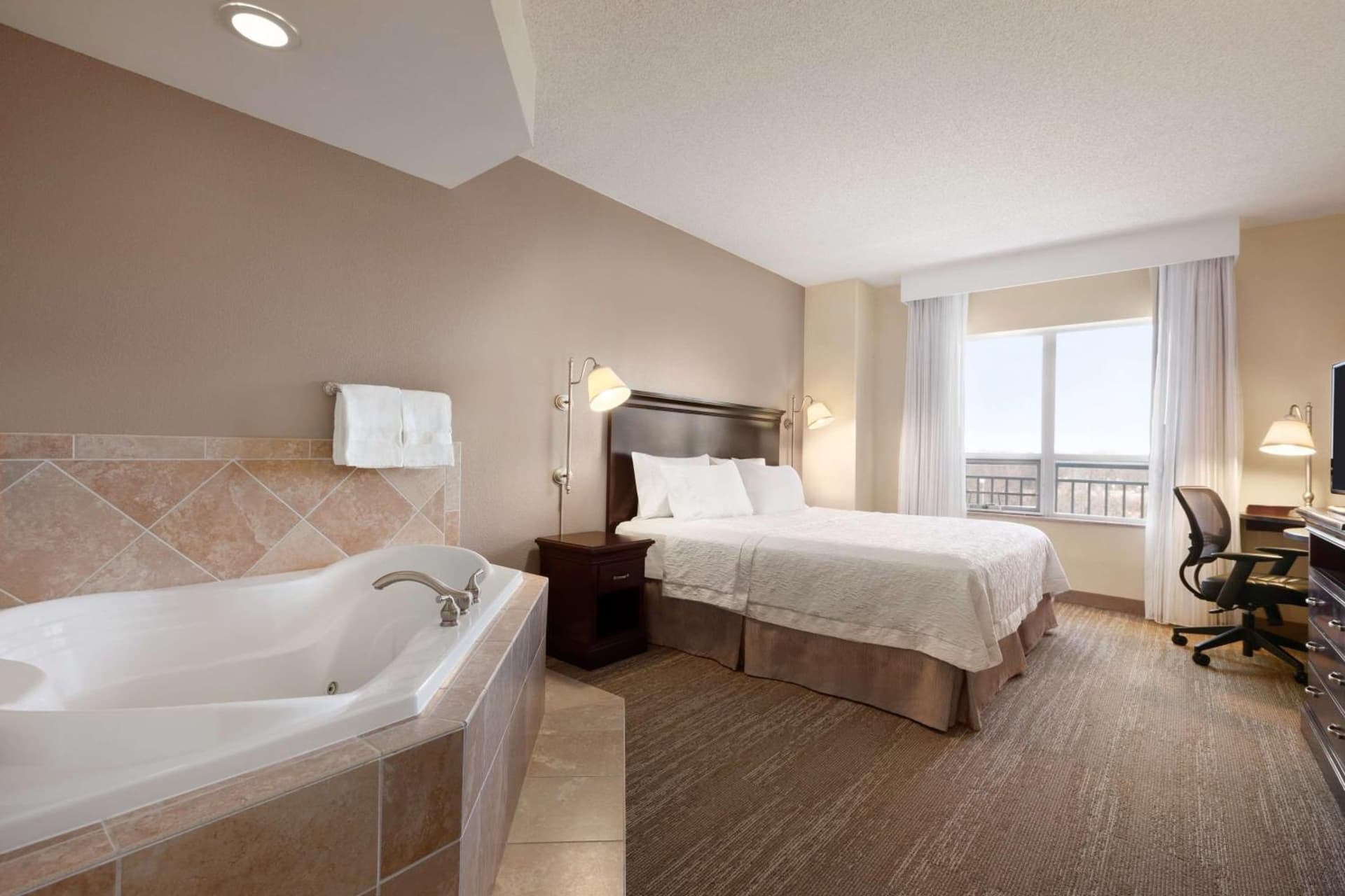 Hampton Inn & Suites Washington-Dulles International Airport gallery photo in Sterling, VA — image 24
