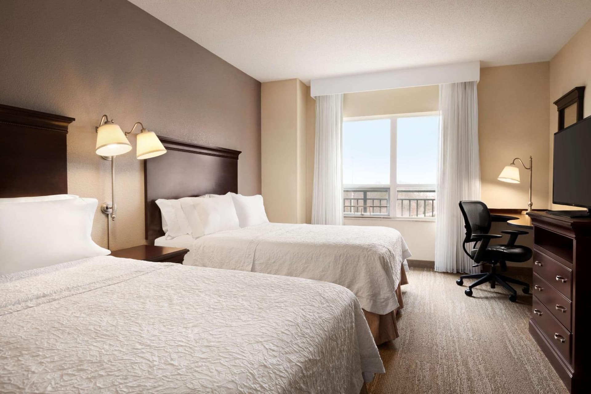 Hampton Inn & Suites Washington-Dulles International Airport gallery photo in Sterling, VA — image 5