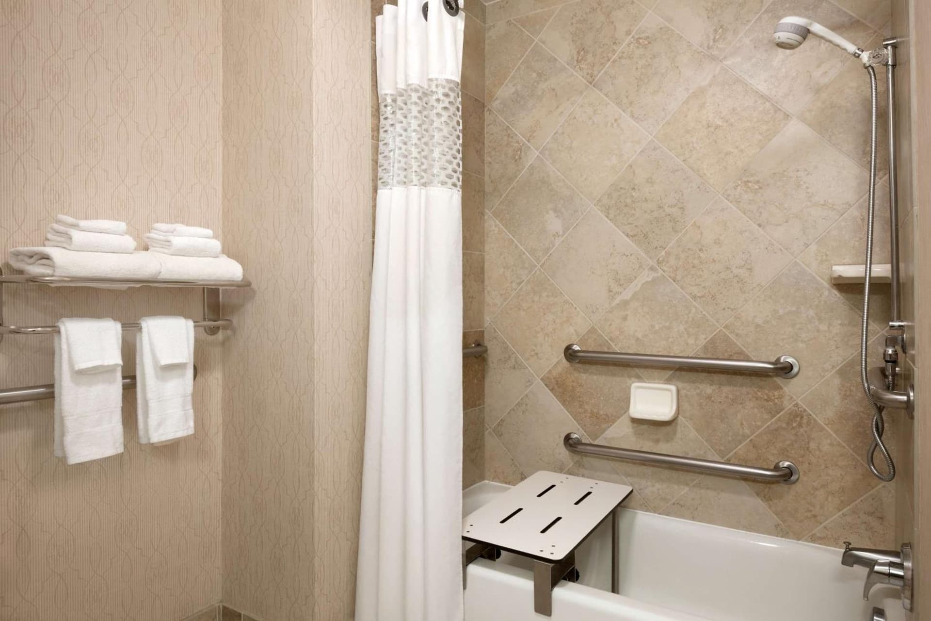 Hampton Inn & Suites Washington-Dulles International Airport gallery photo in Sterling, VA — image 28