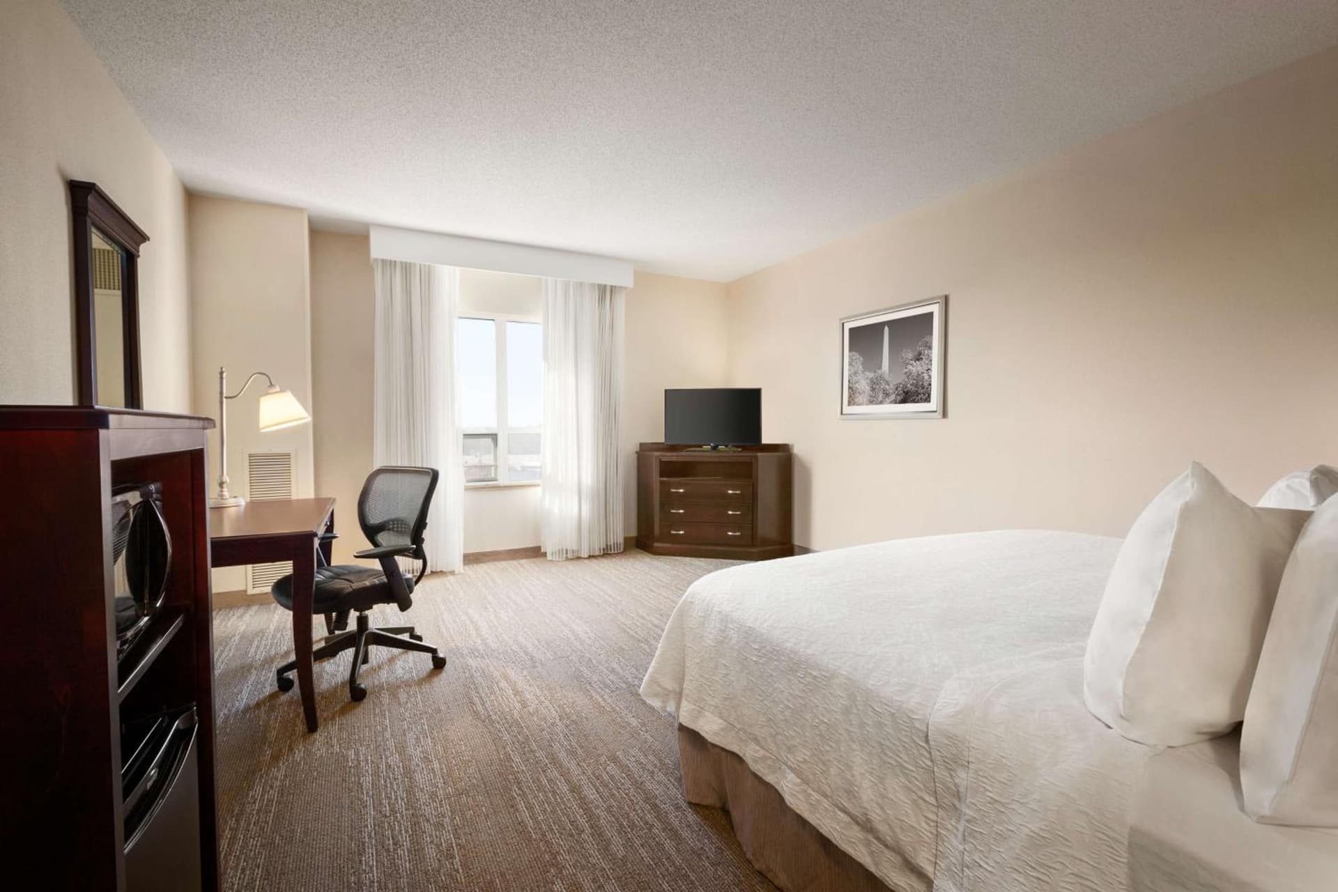 Hampton Inn & Suites Washington-Dulles International Airport gallery photo in Sterling, VA — image 23