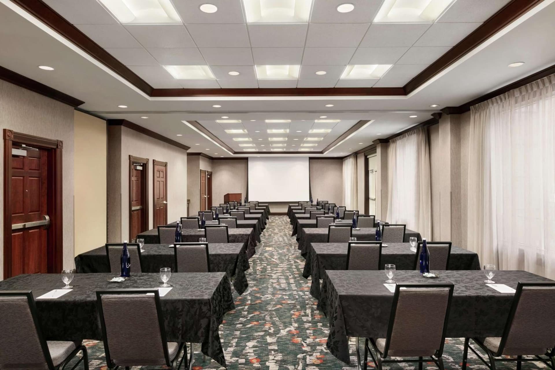 Hampton Inn & Suites Washington-Dulles International Airport gallery photo in Sterling, VA — image 27