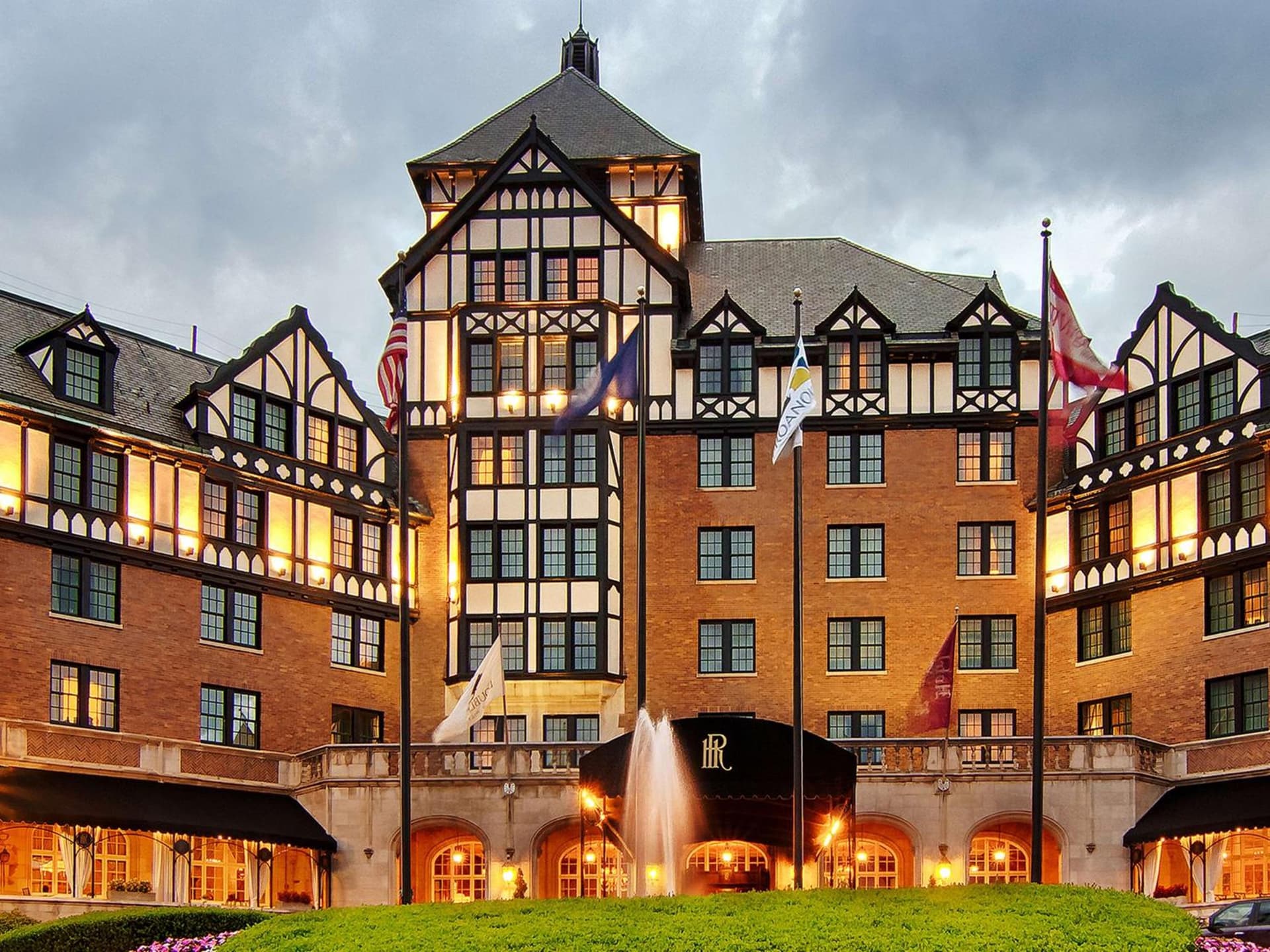Hotel Roanoke & Conference Center, Curio Collection by Hilton — hotel in Roanoke, Virginia