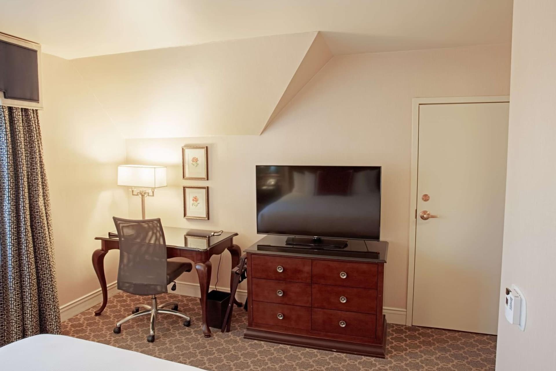 Hotel Roanoke & Conference Center, Curio Collection by Hilton gallery photo in Roanoke, VA — image 22