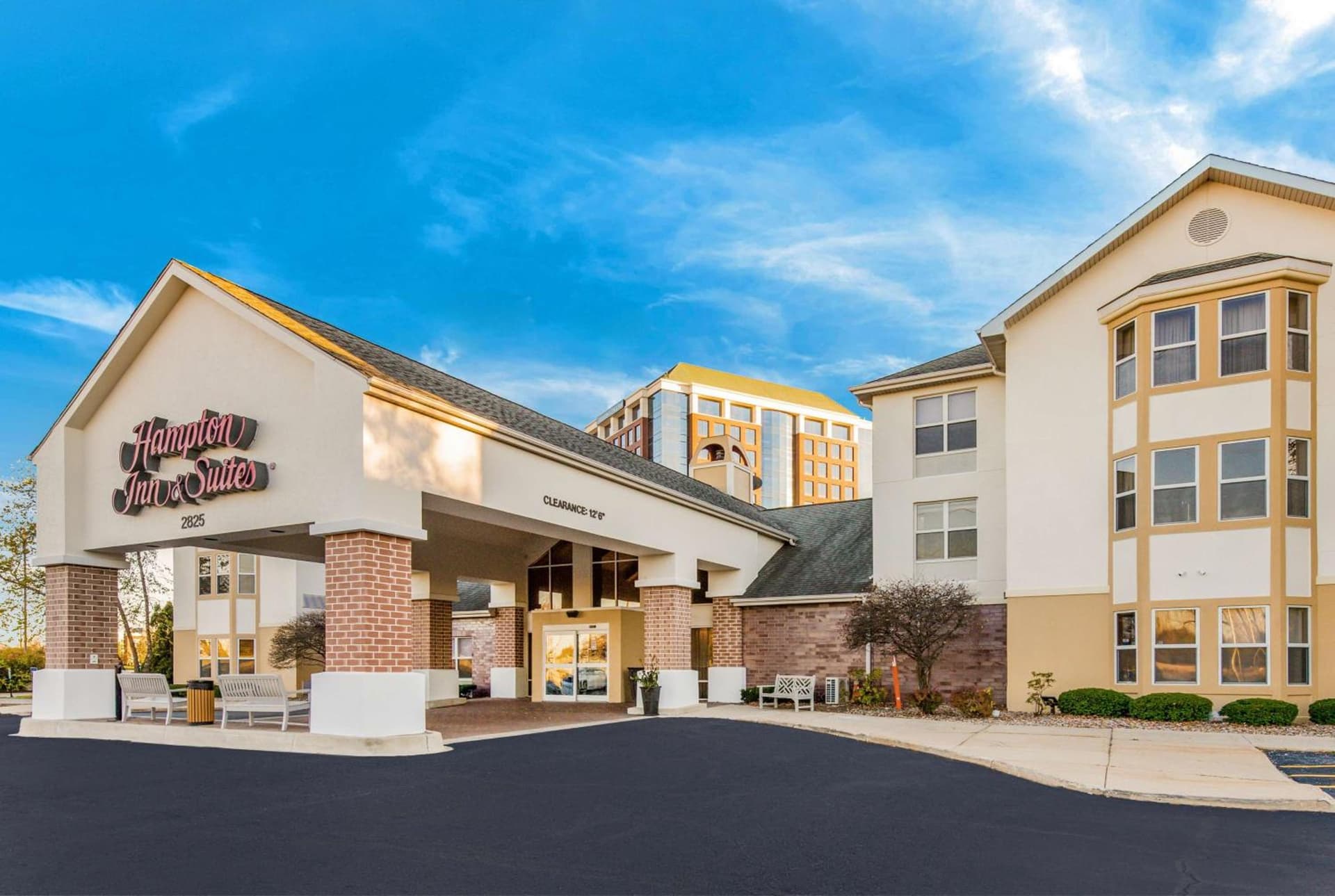 Hampton Inn & Suites Chicago-Hoffman Estates interior in Hoffman Estates, IL — gallery photo 2