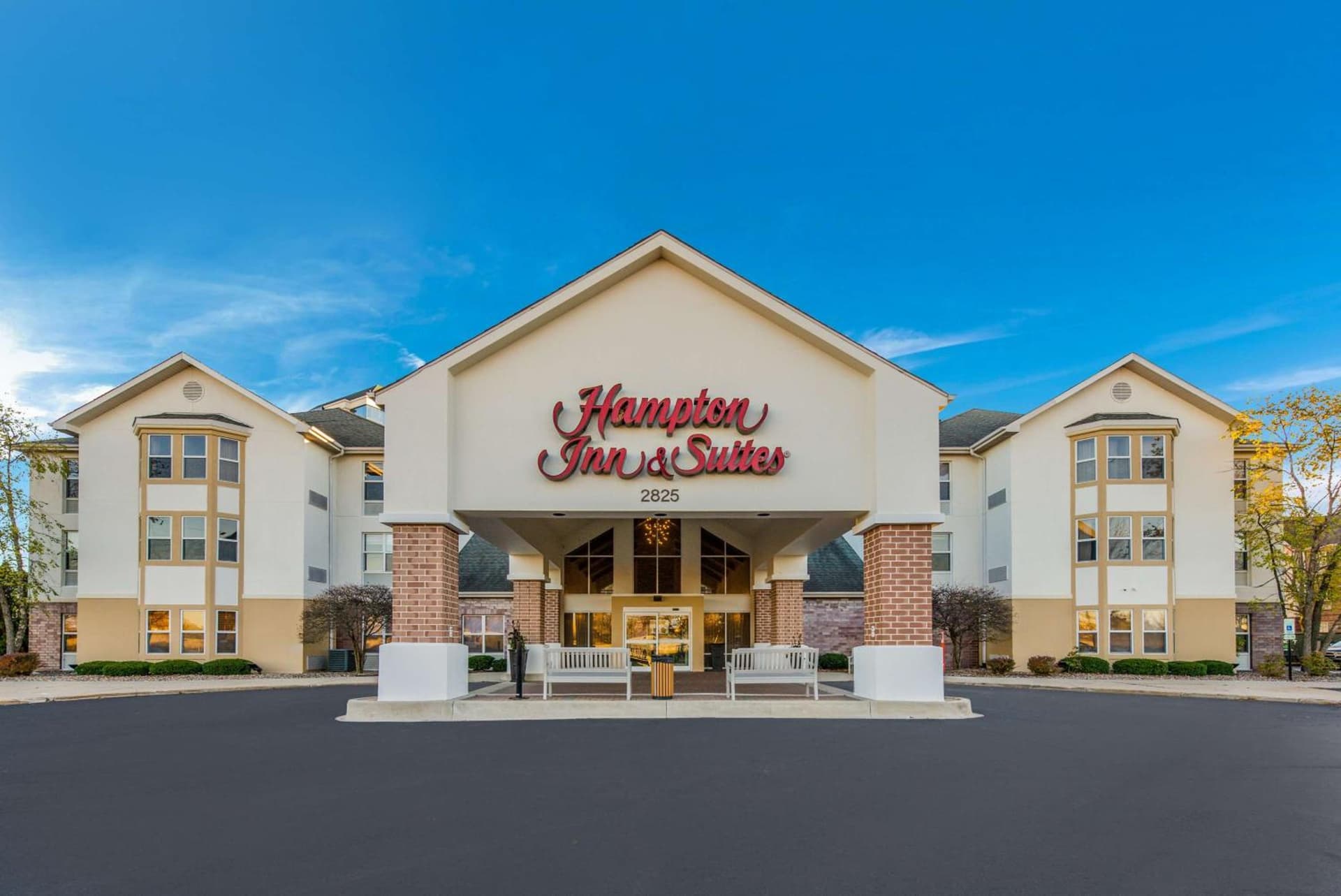 Hampton Inn & Suites Chicago-Hoffman Estates property views in Hoffman Estates, IL — gallery photo 3
