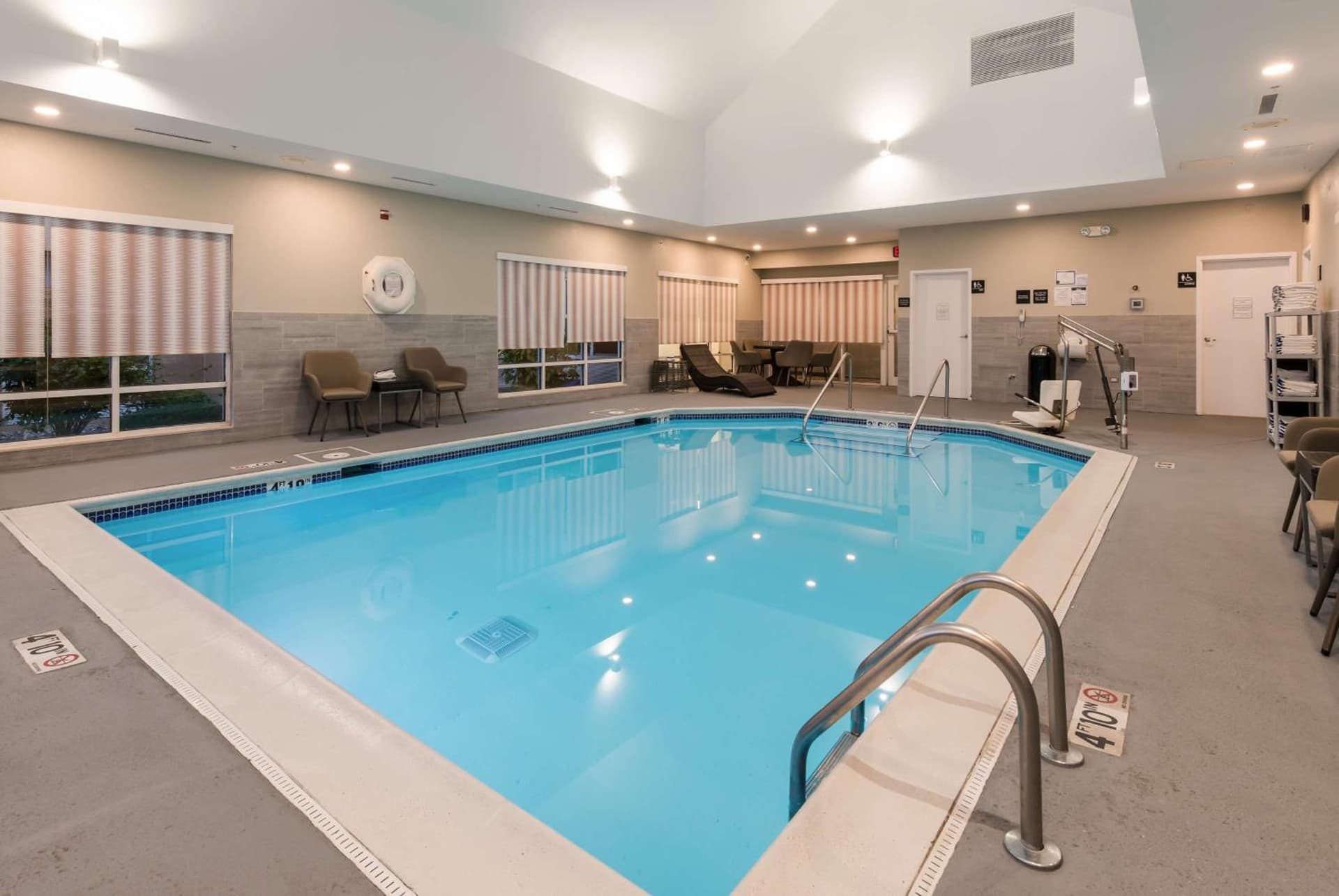 Hampton Inn & Suites Chicago-Hoffman Estates gallery photo in Hoffman Estates, IL — image 10
