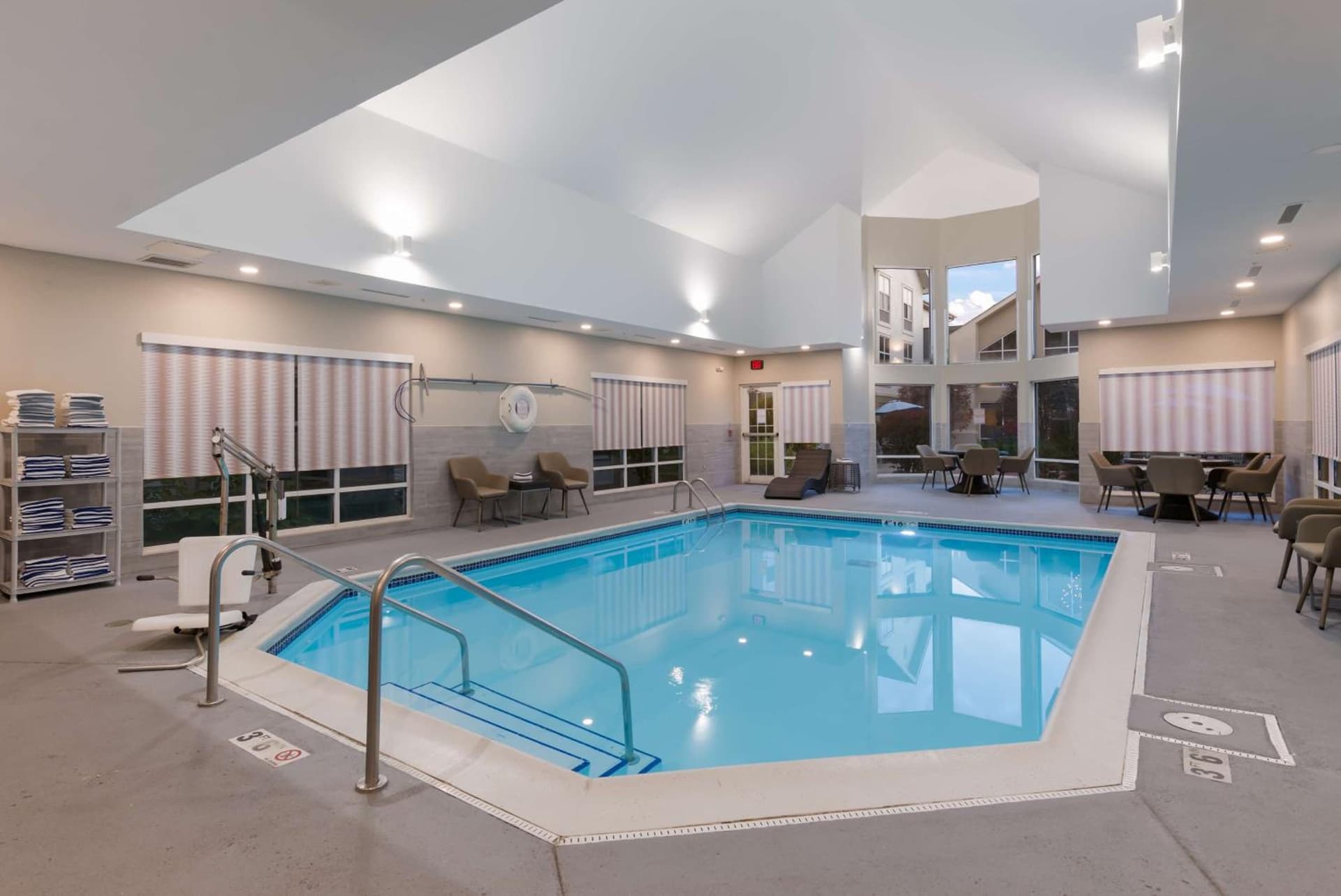 Hampton Inn & Suites Chicago-Hoffman Estates gallery photo in Hoffman Estates, IL — image 35