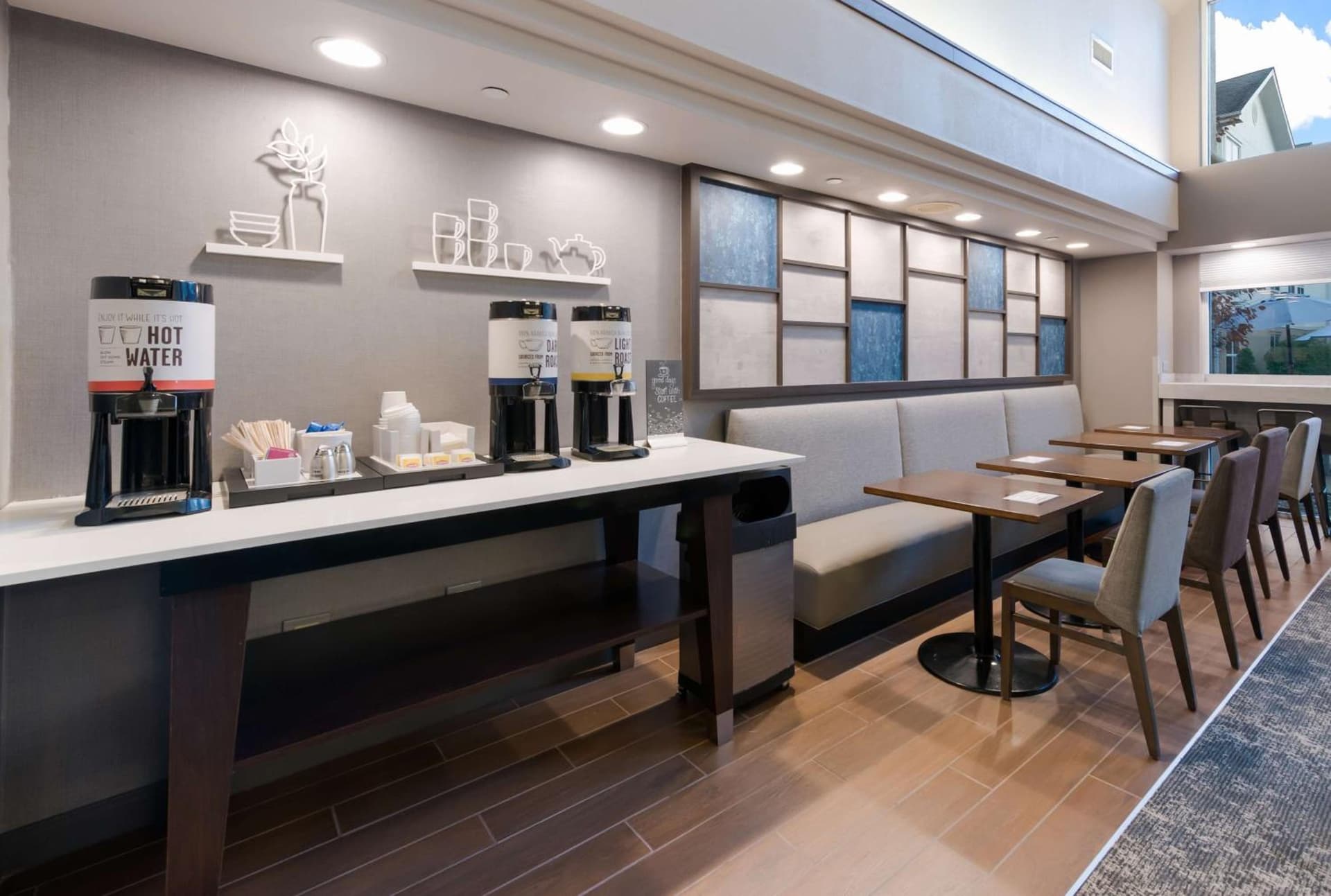 Hampton Inn & Suites Chicago-Hoffman Estates gallery photo in Hoffman Estates, IL — image 28