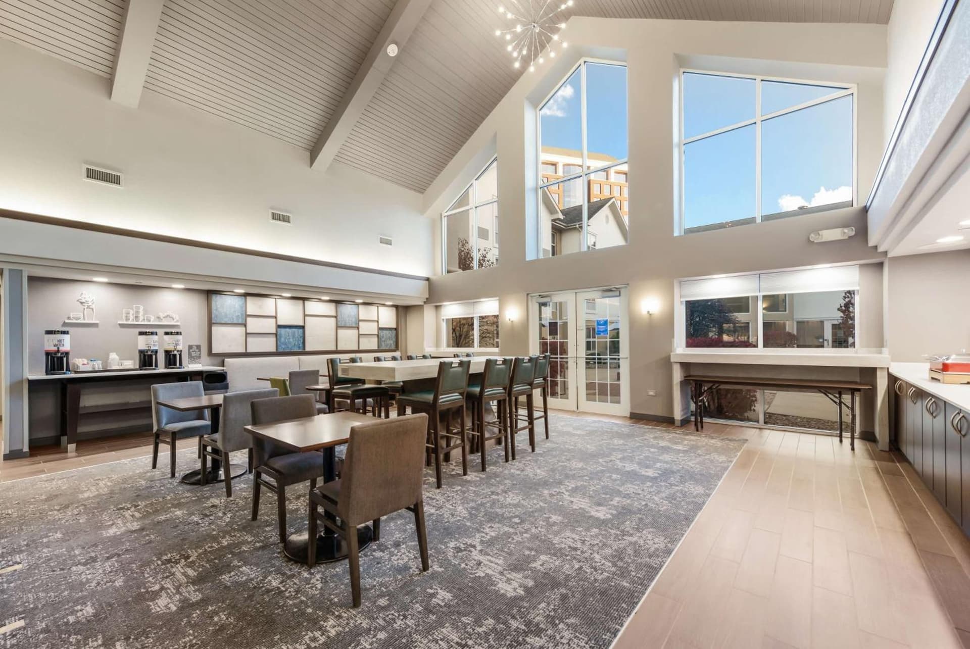 Hampton Inn & Suites Chicago-Hoffman Estates gallery photo in Hoffman Estates, IL — image 11
