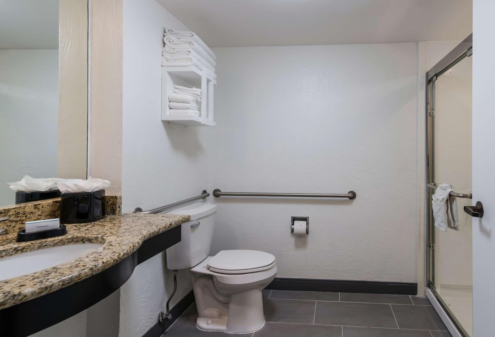 Hampton Inn & Suites Chicago-Hoffman Estates gallery photo in Hoffman Estates, IL — image 9