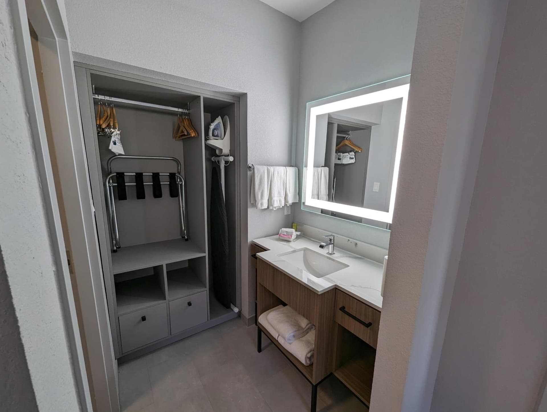 Homewood Suites Beaumont gallery photo in Beaumont, TX — image 5