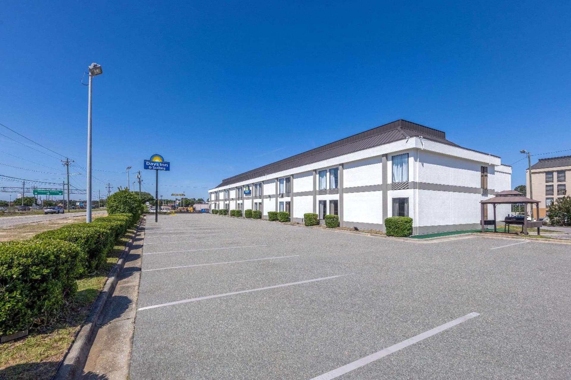 Days Inn & Suites by Wyndham Fort Bragg/Cross Creek Mall gallery photo in Fayetteville, NC — image 12
