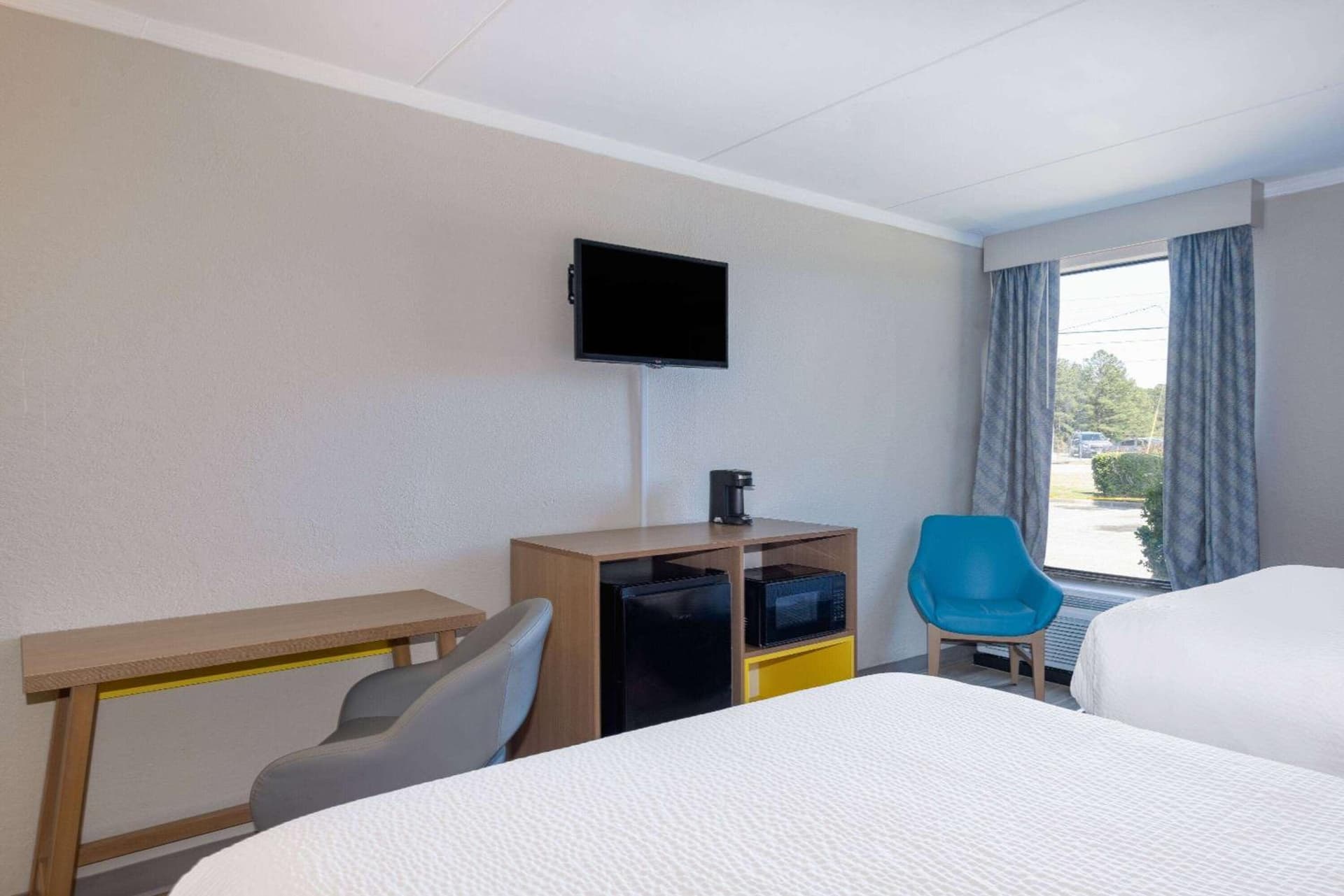 Days Inn & Suites by Wyndham Fort Bragg/Cross Creek Mall gallery photo in Fayetteville, NC — image 15