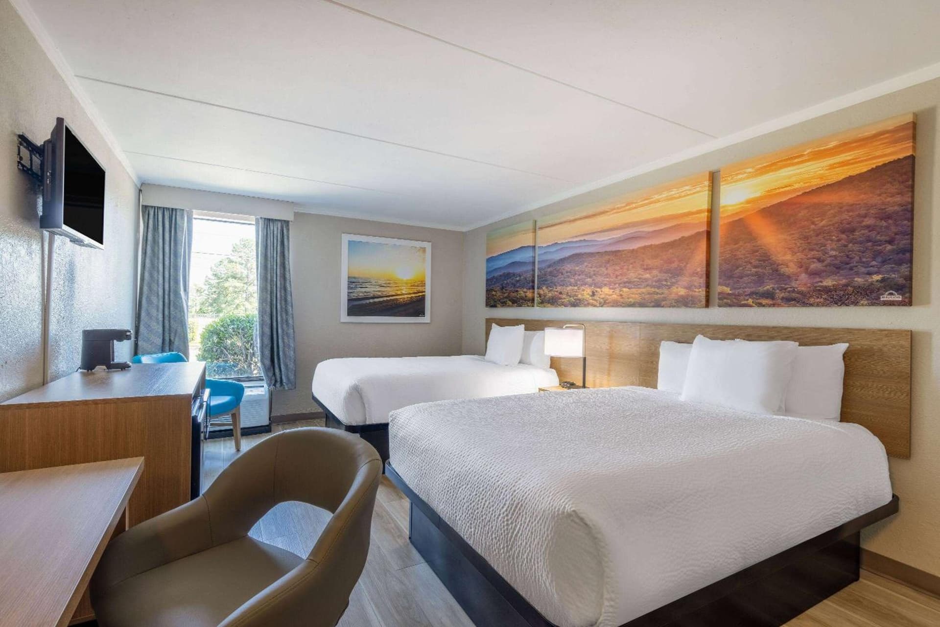 Days Inn & Suites by Wyndham Fort Bragg/Cross Creek Mall gallery photo in Fayetteville, NC — image 68