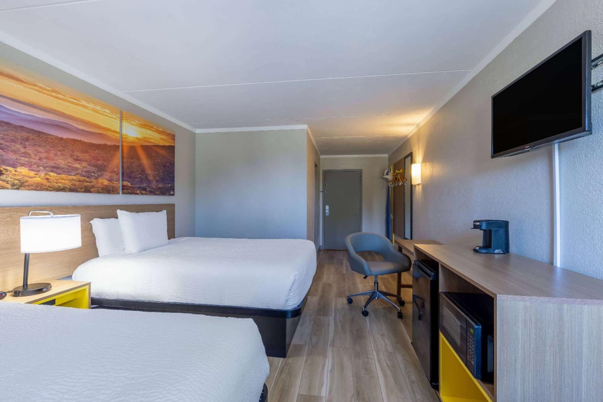 Days Inn & Suites by Wyndham Fort Bragg/Cross Creek Mall gallery photo in Fayetteville, NC — image 48
