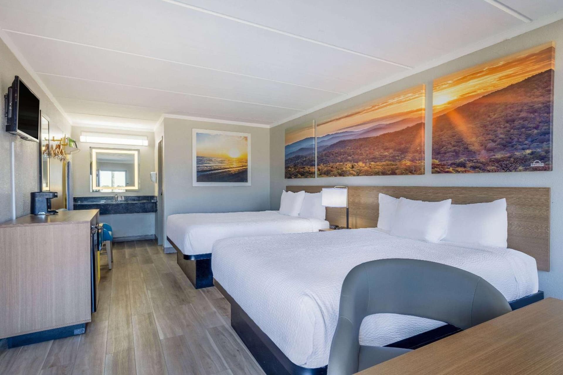 Days Inn & Suites by Wyndham Fort Bragg/Cross Creek Mall gallery photo in Fayetteville, NC — image 61