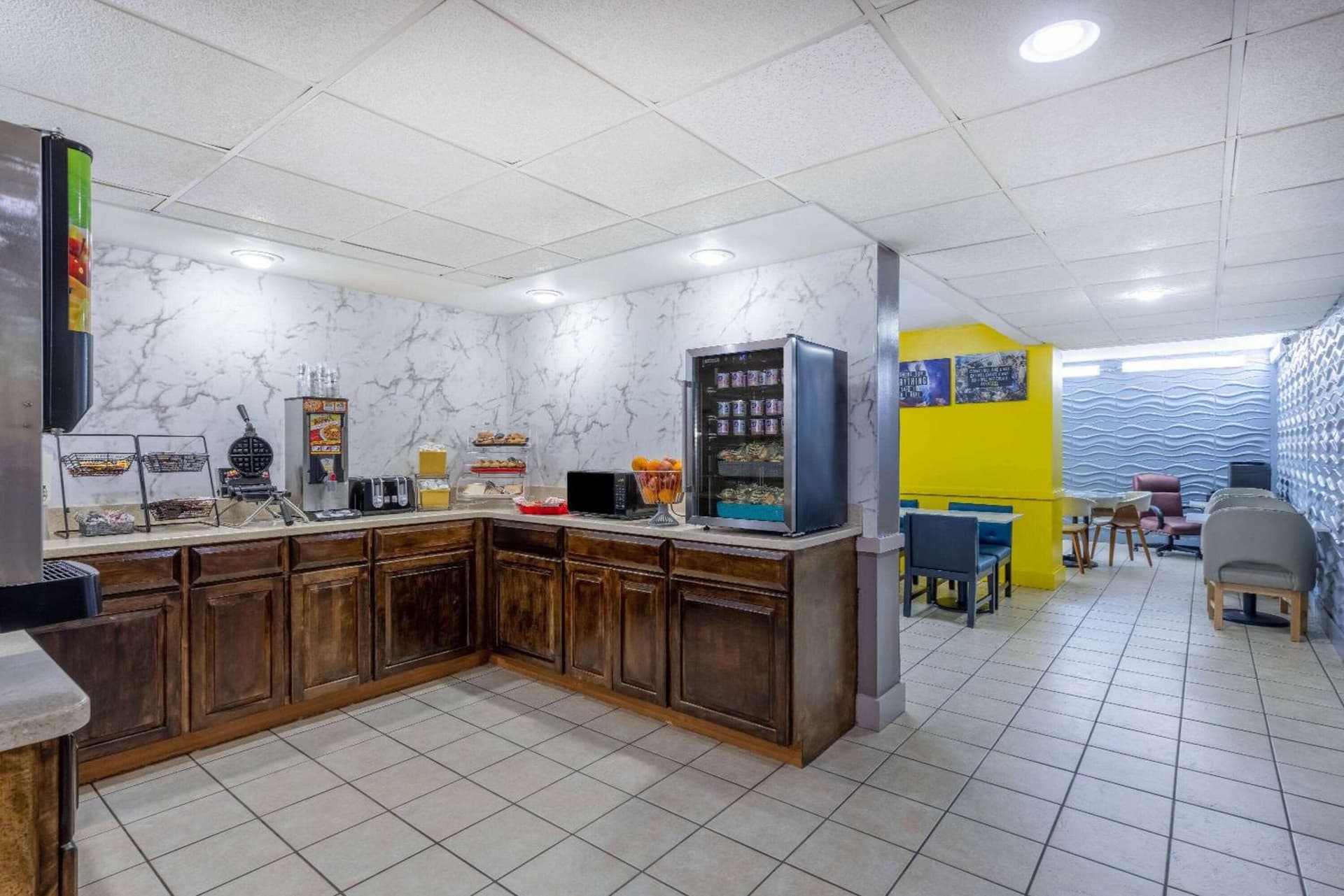 Days Inn & Suites by Wyndham Fort Bragg/Cross Creek Mall gallery photo in Fayetteville, NC — image 50
