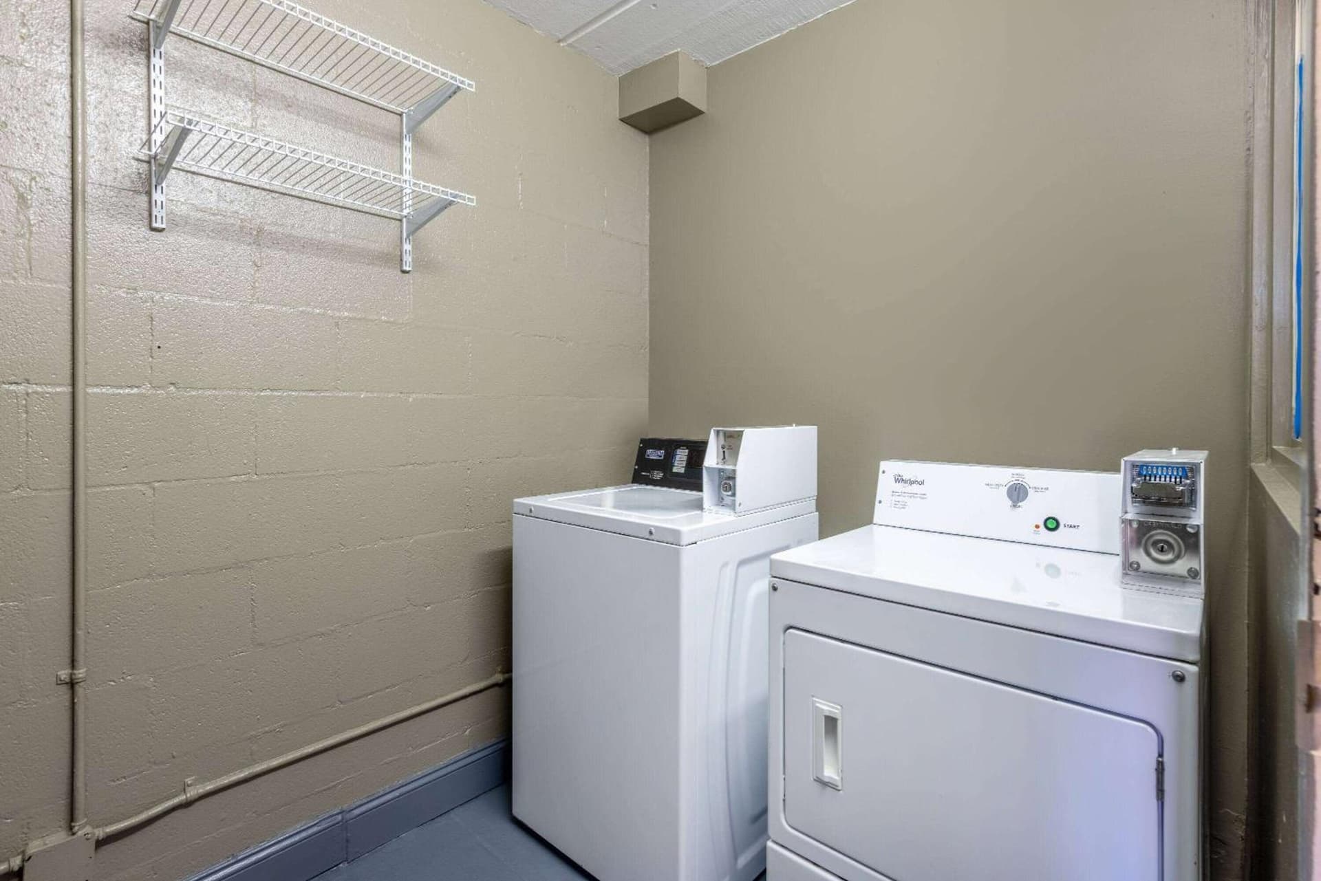 Days Inn & Suites by Wyndham Fort Bragg/Cross Creek Mall gallery photo in Fayetteville, NC — image 11