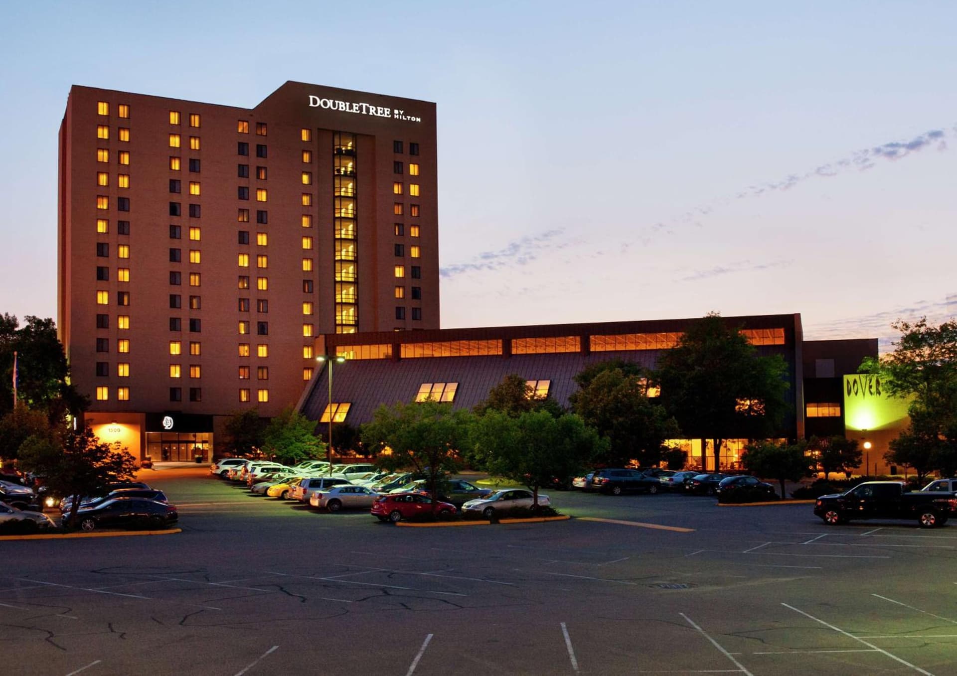 DoubleTree by Hilton Minneapolis Park Place interior in Saint Louis Park, MN — gallery photo 2