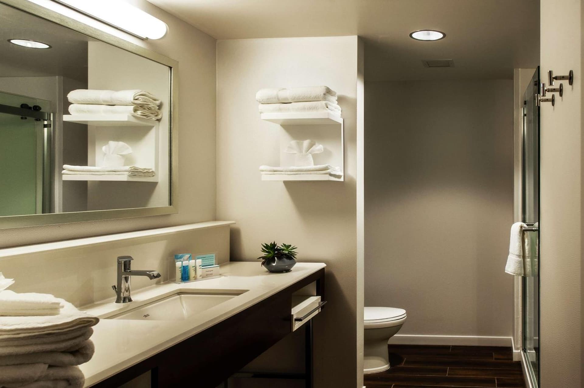 Hampton Inn & Suites/Foxborough/Mansfield gallery photo in Foxborough — image 19