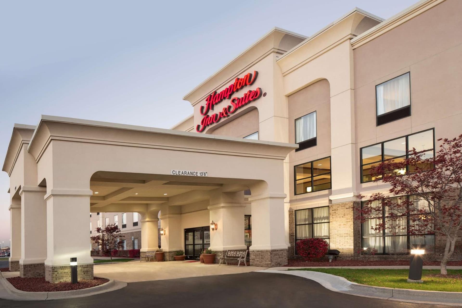Hampton Inn & Suites Detroit Sterling Heights interior in Sterling Heights, MI — gallery photo 2