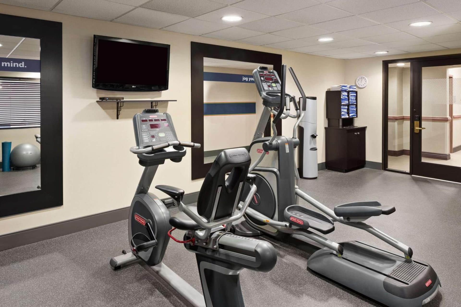 Hampton Inn & Suites Detroit Sterling Heights gallery photo in Sterling Heights, MI — image 15