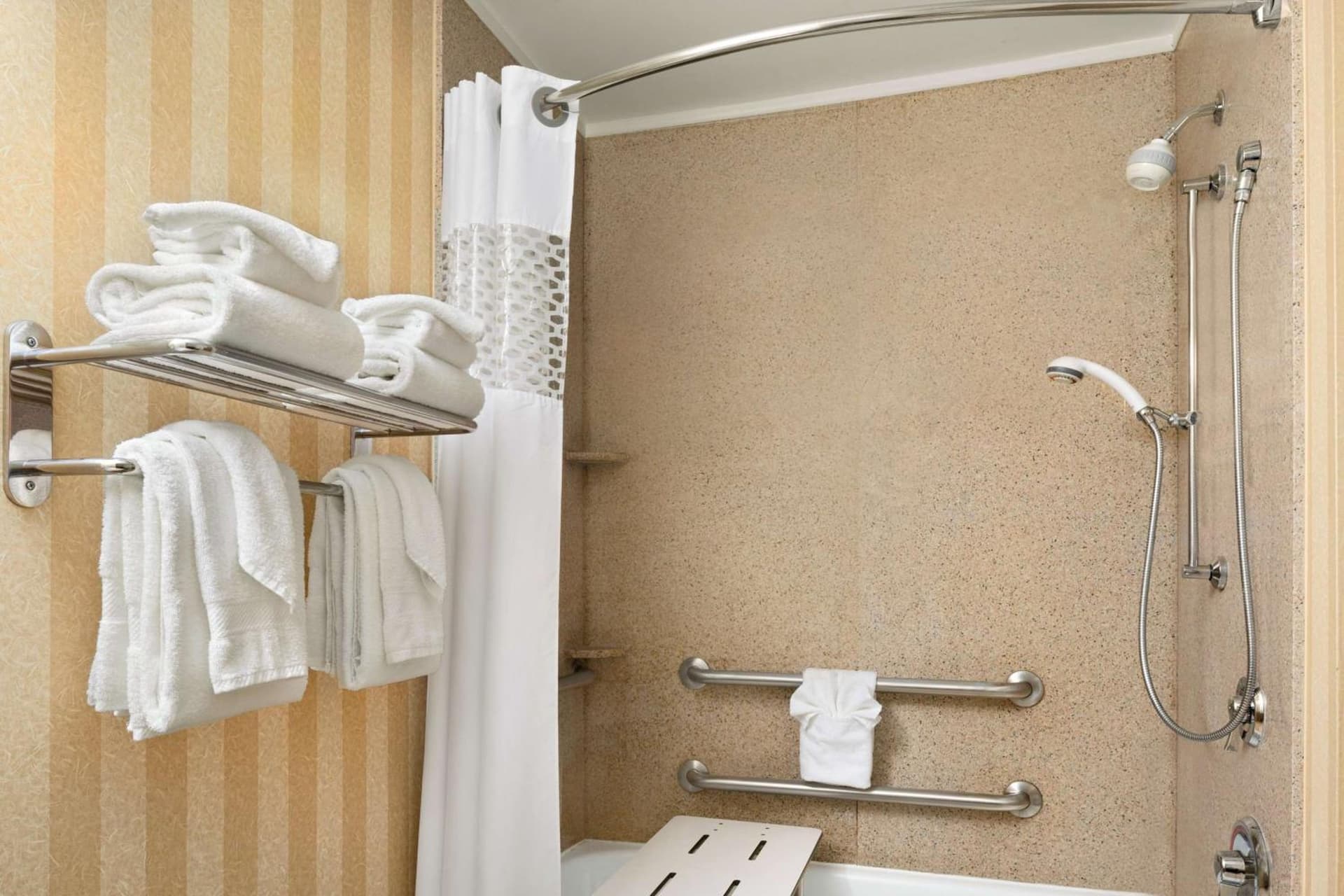 Hampton Inn & Suites Detroit Sterling Heights gallery photo in Sterling Heights, MI — image 6