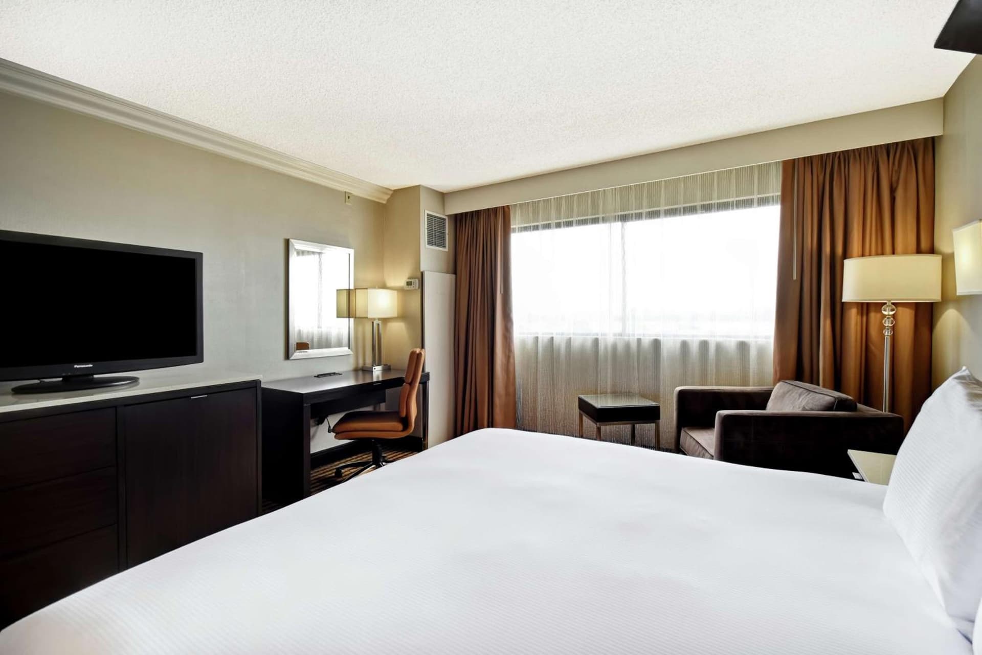 DoubleTree by Hilton Pleasanton at The Club gallery photo in Pleasanton, CA — image 7