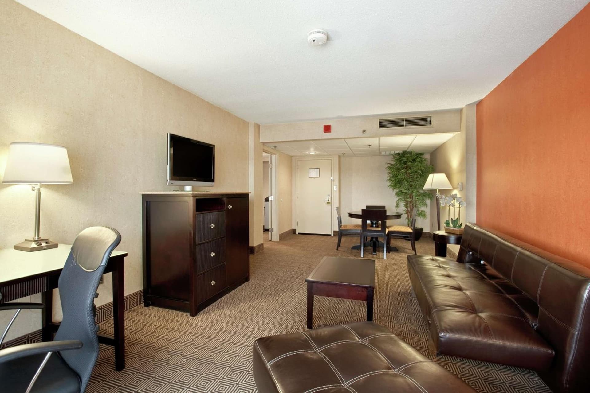 DoubleTree by Hilton Springfield interior in Springfield, MO — gallery photo 2