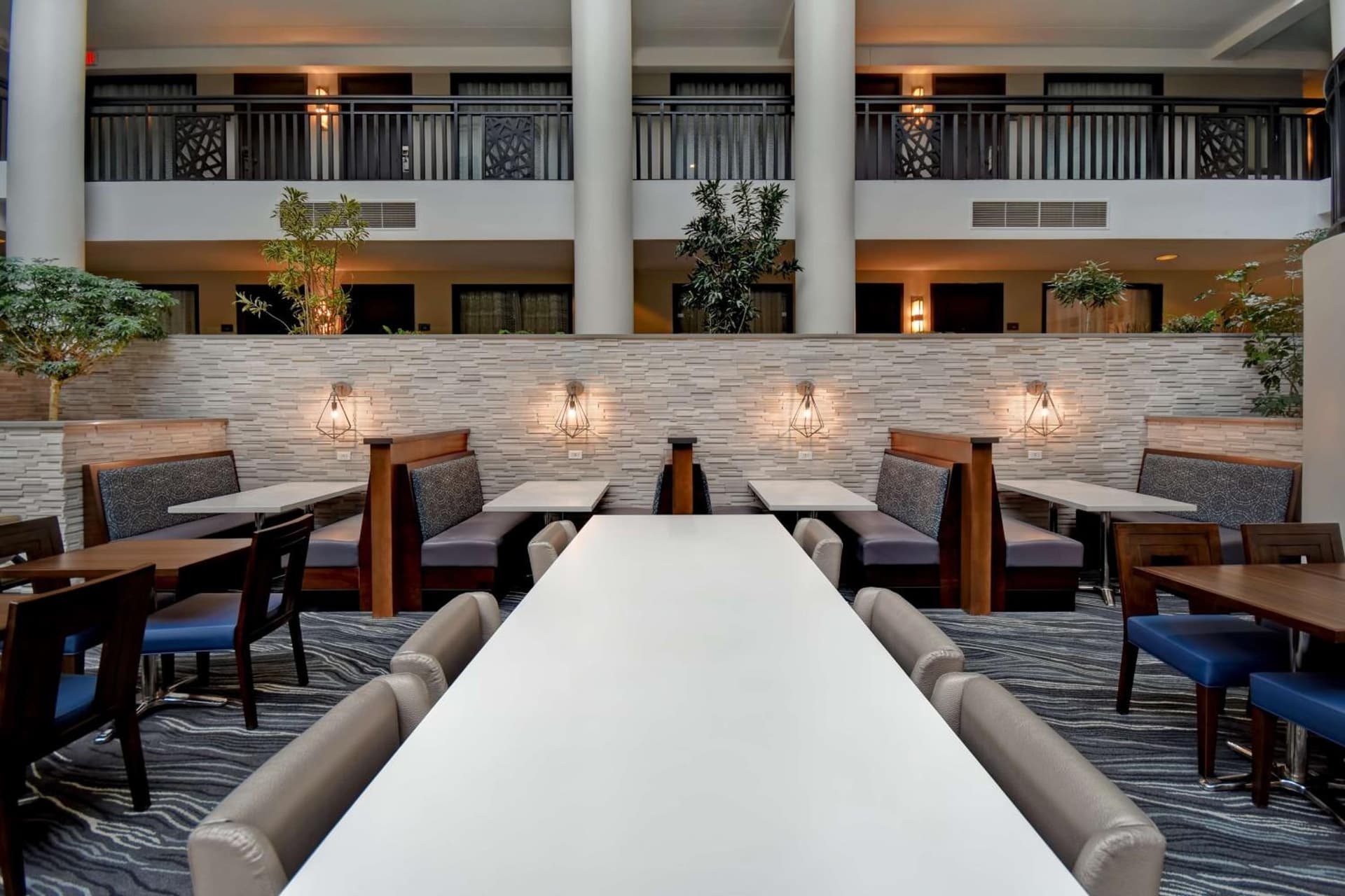 Embassy Suites Syracuse gallery photo in East Syracuse, NY — image 7