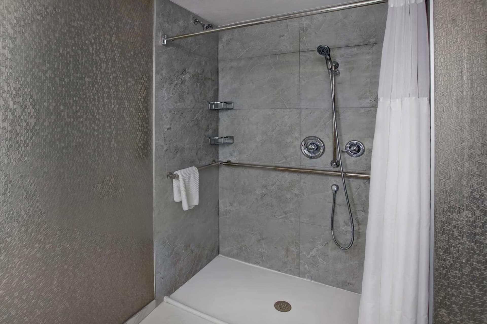 Embassy Suites Syracuse gallery photo in East Syracuse, NY — image 45