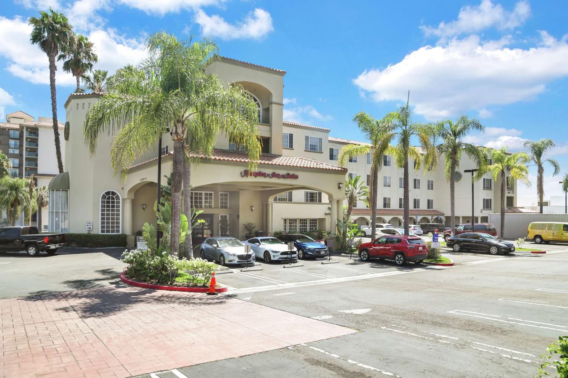 Hampton Inn & Suites Santa Ana/Orange County Airport interior in Santa Ana, CA — gallery photo 2