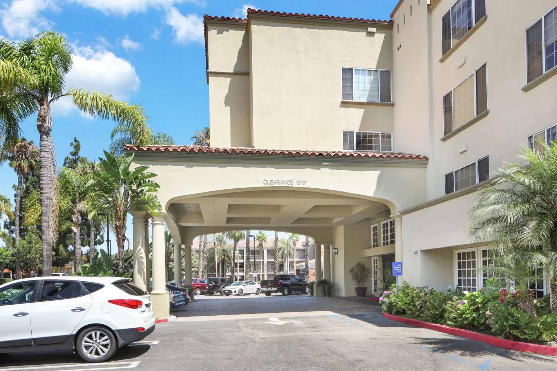 Hampton Inn & Suites Santa Ana/Orange County Airport property views in Santa Ana, CA — gallery photo 3