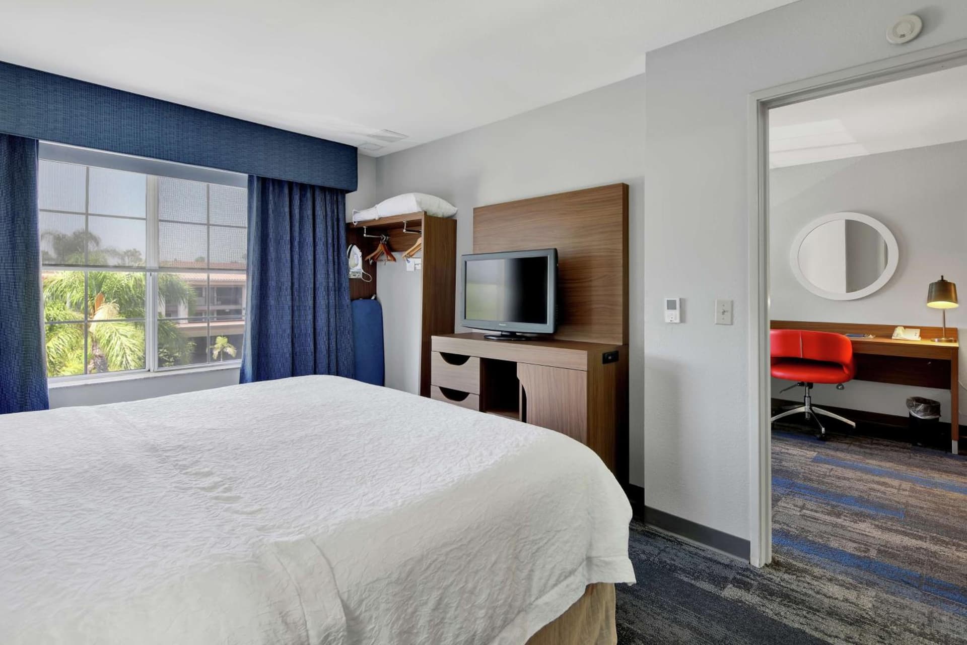 Hampton Inn & Suites Santa Ana/Orange County Airport gallery photo in Santa Ana, CA — image 20