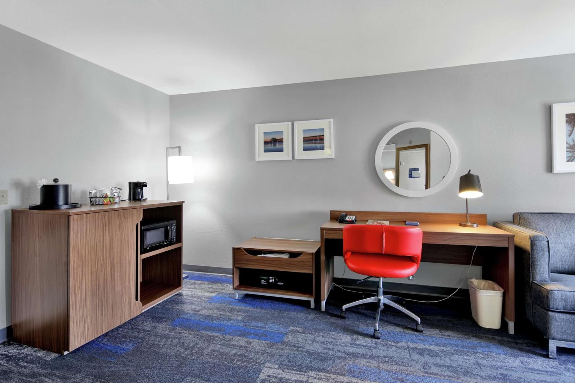 Hampton Inn & Suites Santa Ana/Orange County Airport property views in Santa Ana, CA — gallery photo 3