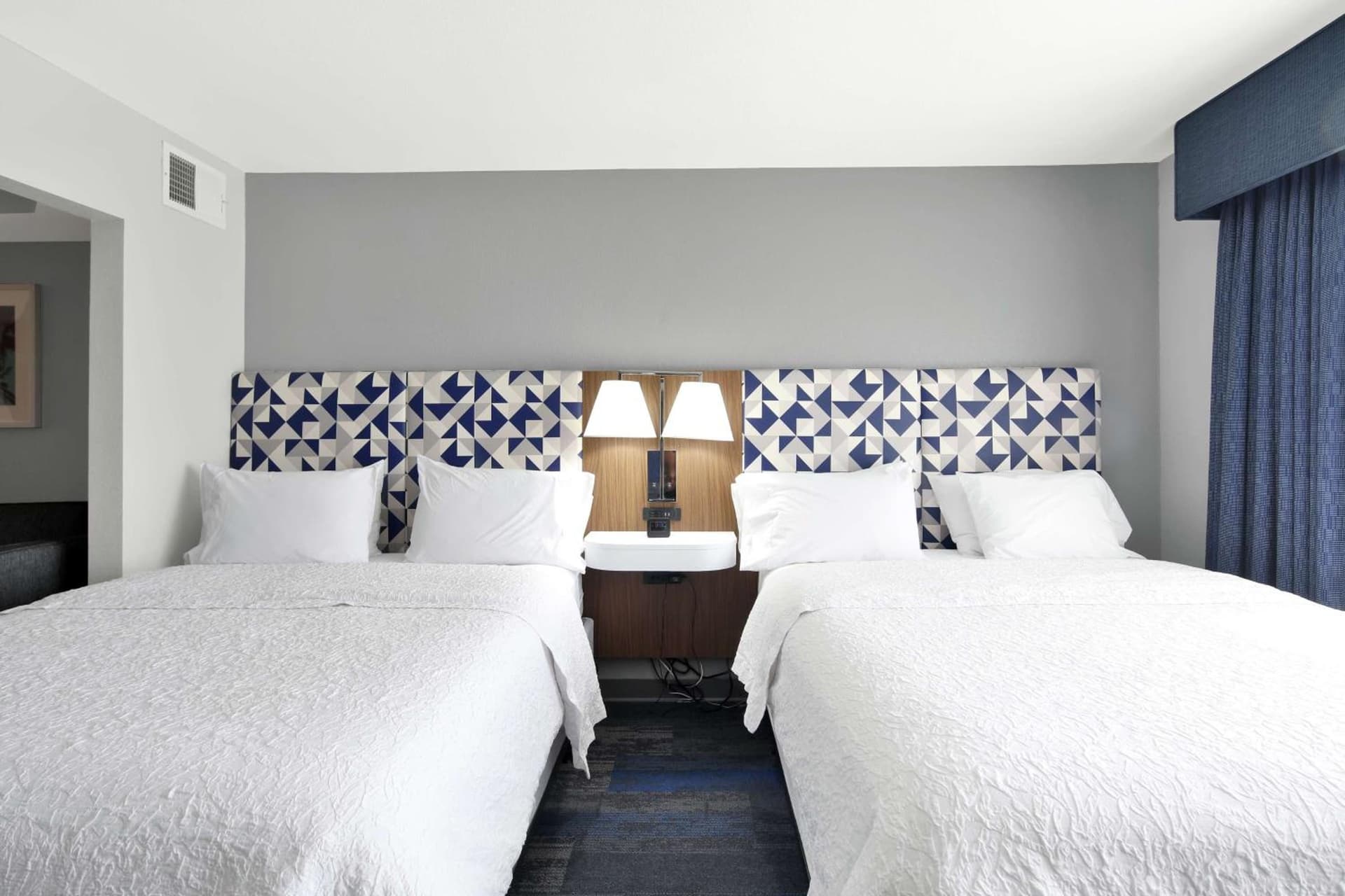 Hampton Inn & Suites Santa Ana/Orange County Airport gallery photo in Santa Ana, CA — image 16