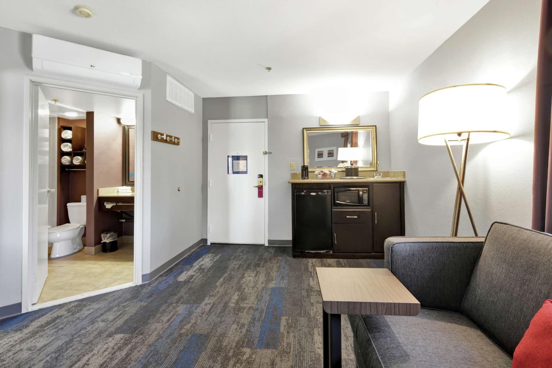 Hampton Inn & Suites Santa Ana/Orange County Airport gallery photo in Santa Ana, CA — image 23