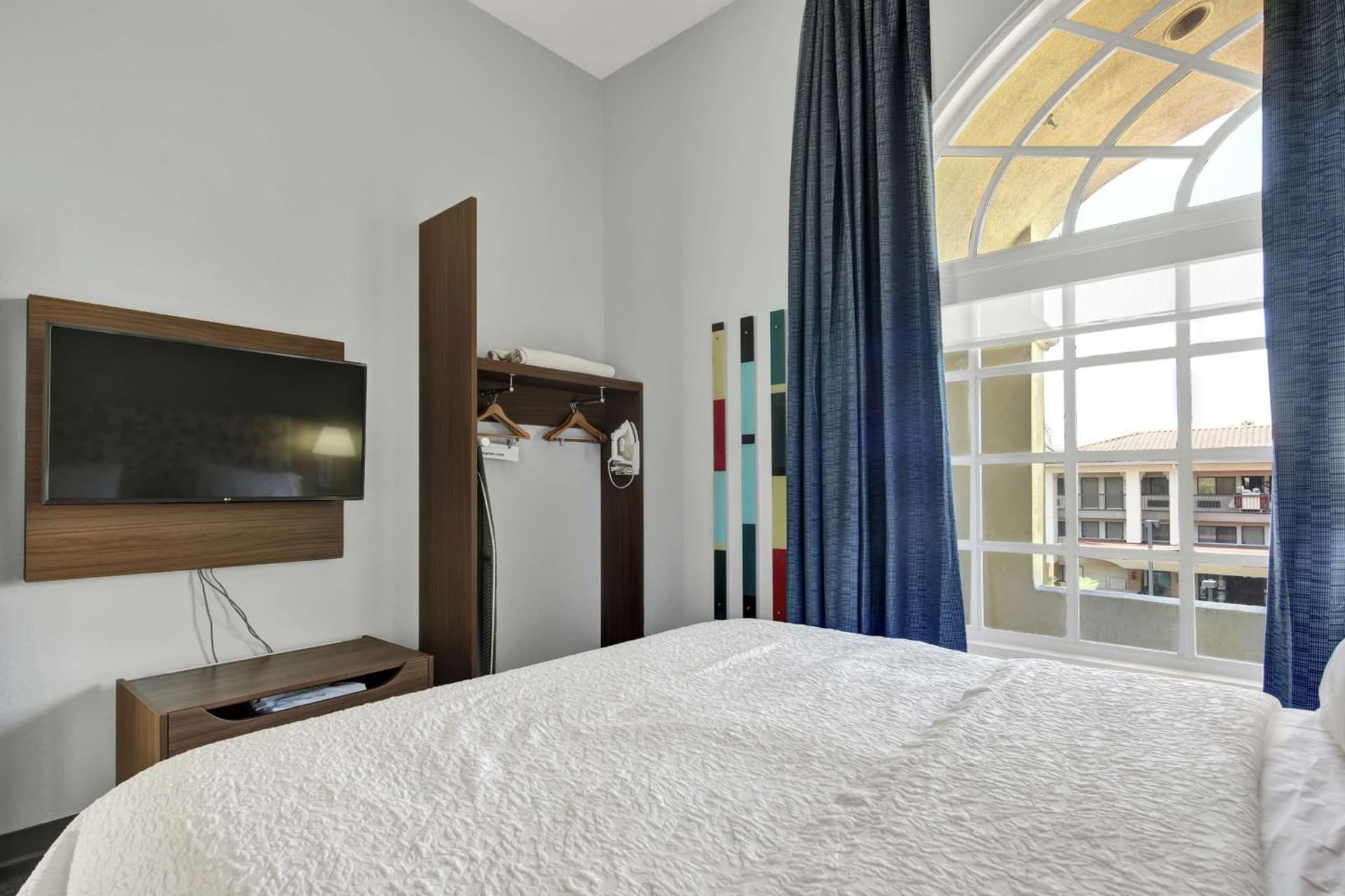 Hampton Inn & Suites Santa Ana/Orange County Airport gallery photo in Santa Ana, CA — image 11