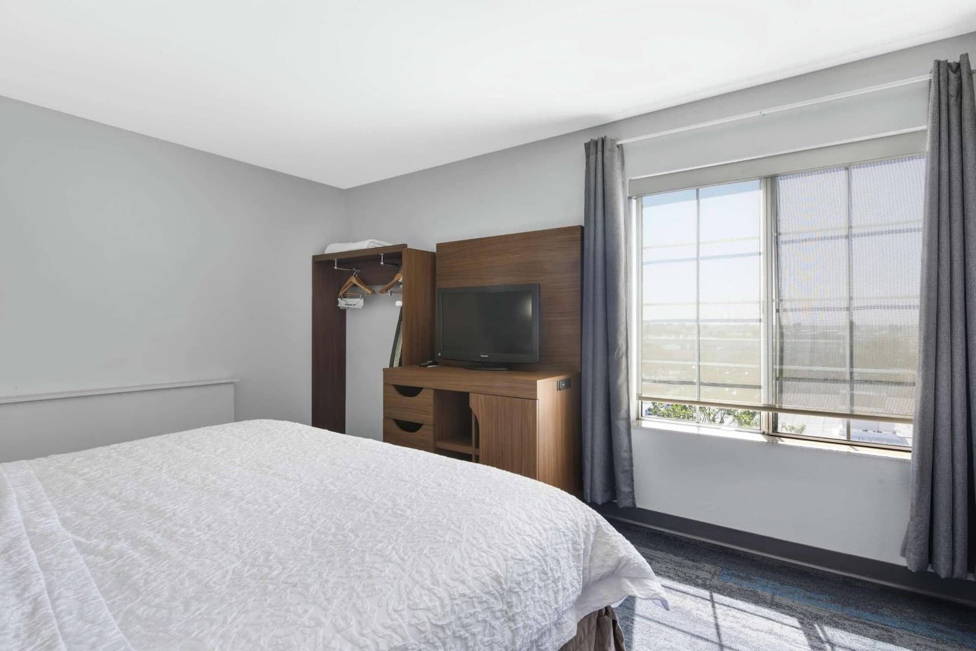 Hampton Inn & Suites Santa Ana/Orange County Airport gallery photo in Santa Ana, CA — image 5