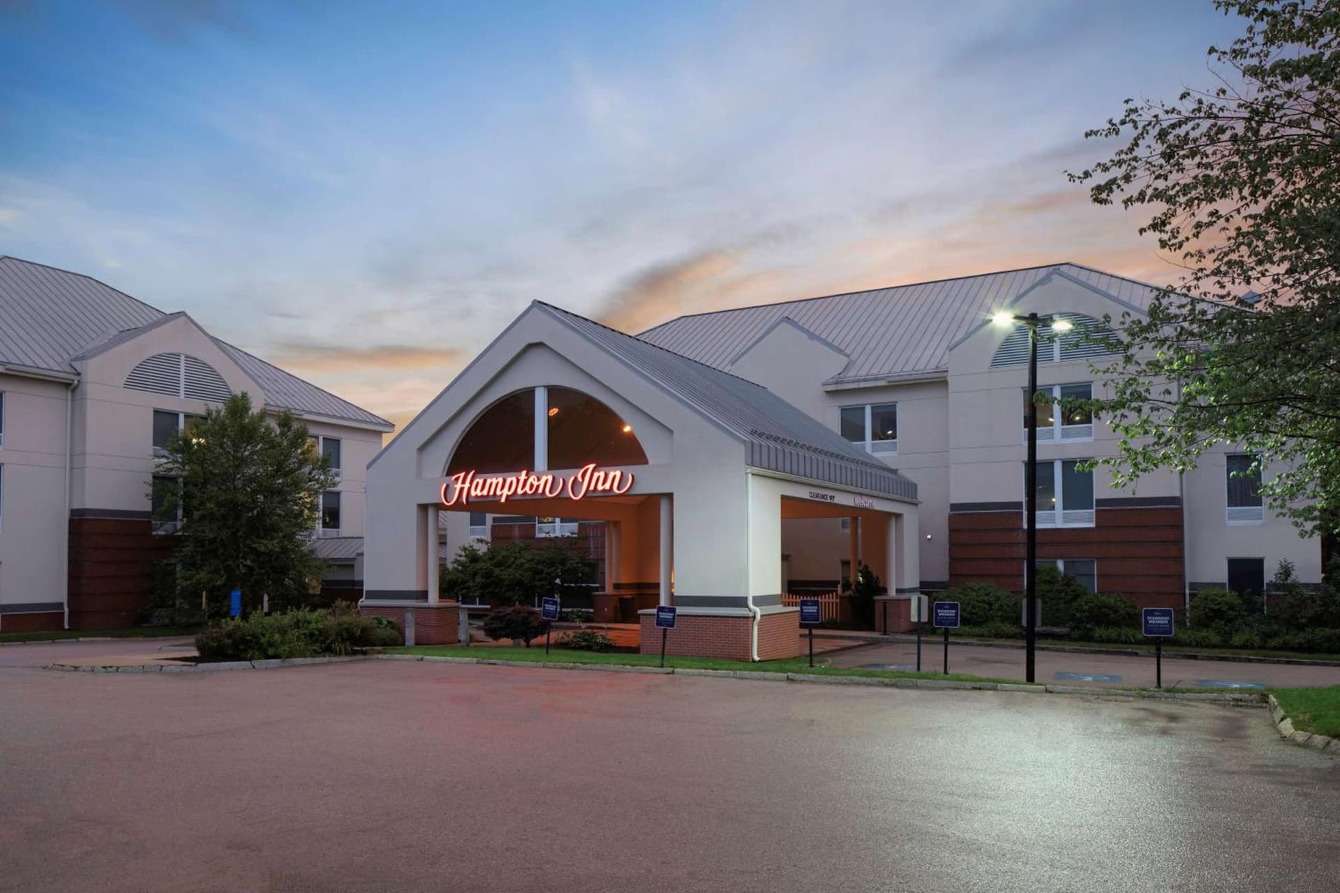 Hampton Inn by Hilton Concord/Bow — hotel in Manchester, New Hampshire