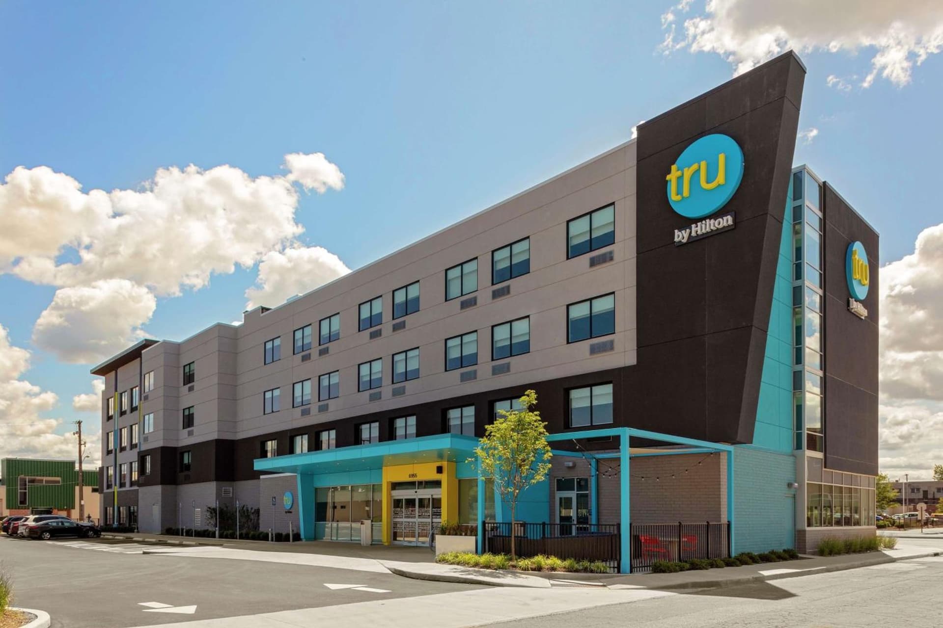 Tru By Hilton Cleveland Midtown featured exterior or lobby in Cleveland, OH — similar hotel