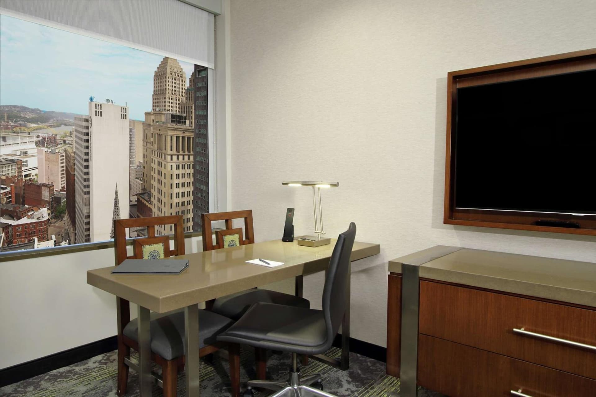 Embassy Suites Pittsburgh Downtown gallery photo in Pittsburgh, PA — image 57