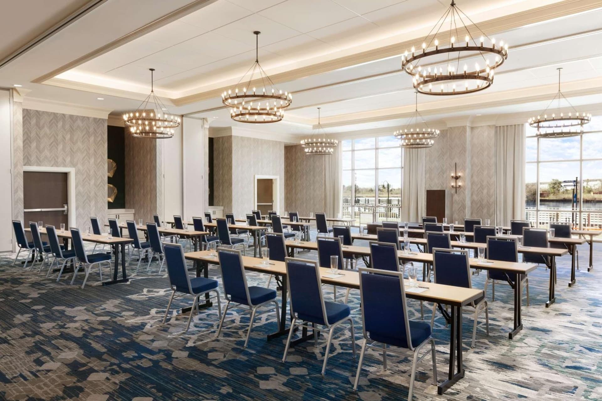 Embassy Suites By Hilton Wilmington Riverfront gallery photo in Wilmington, NC — image 9