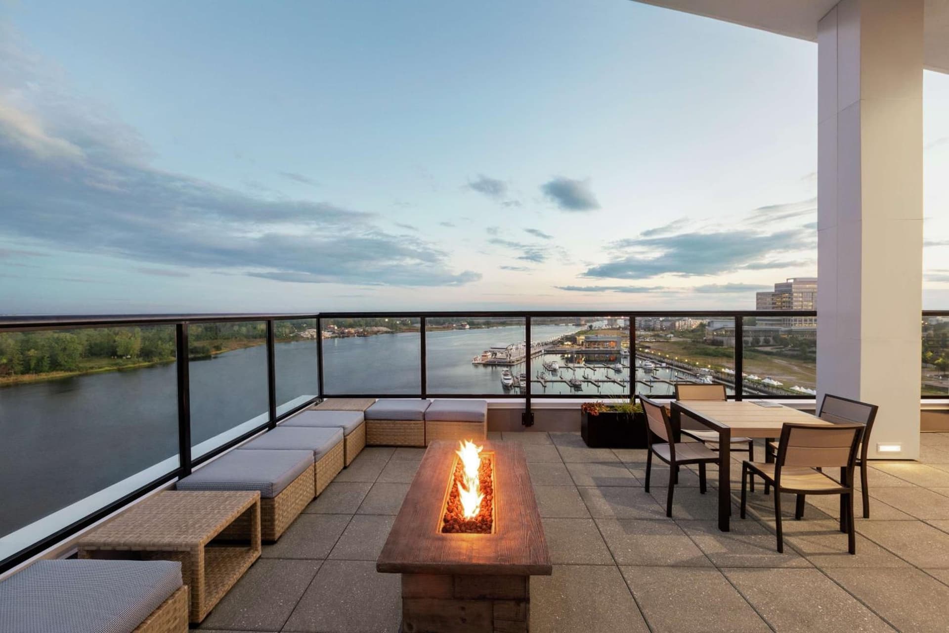Embassy Suites By Hilton Wilmington Riverfront gallery photo in Wilmington, NC — image 4