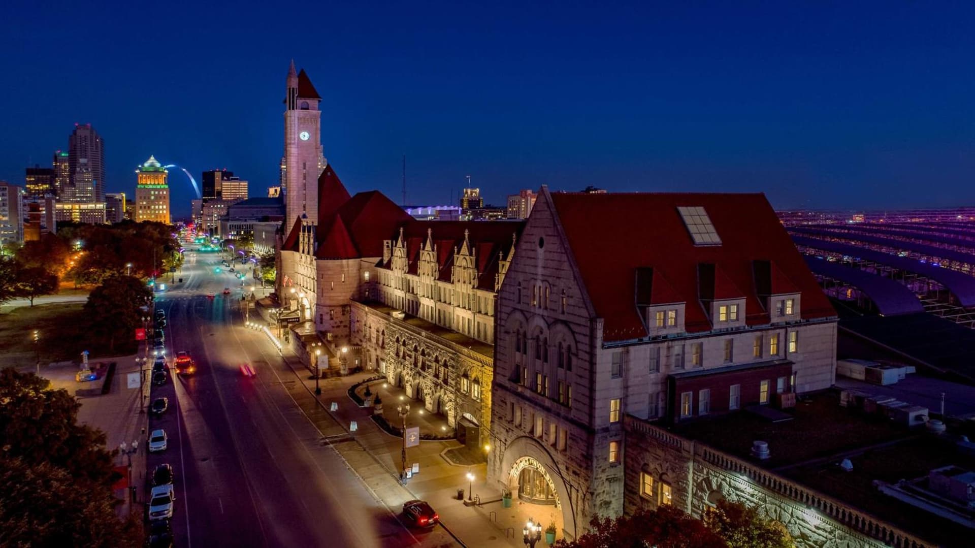 St. Louis Union Station Hotel, Curio Collection by Hilton featured exterior or lobby in Saint Louis, MO — similar hotel