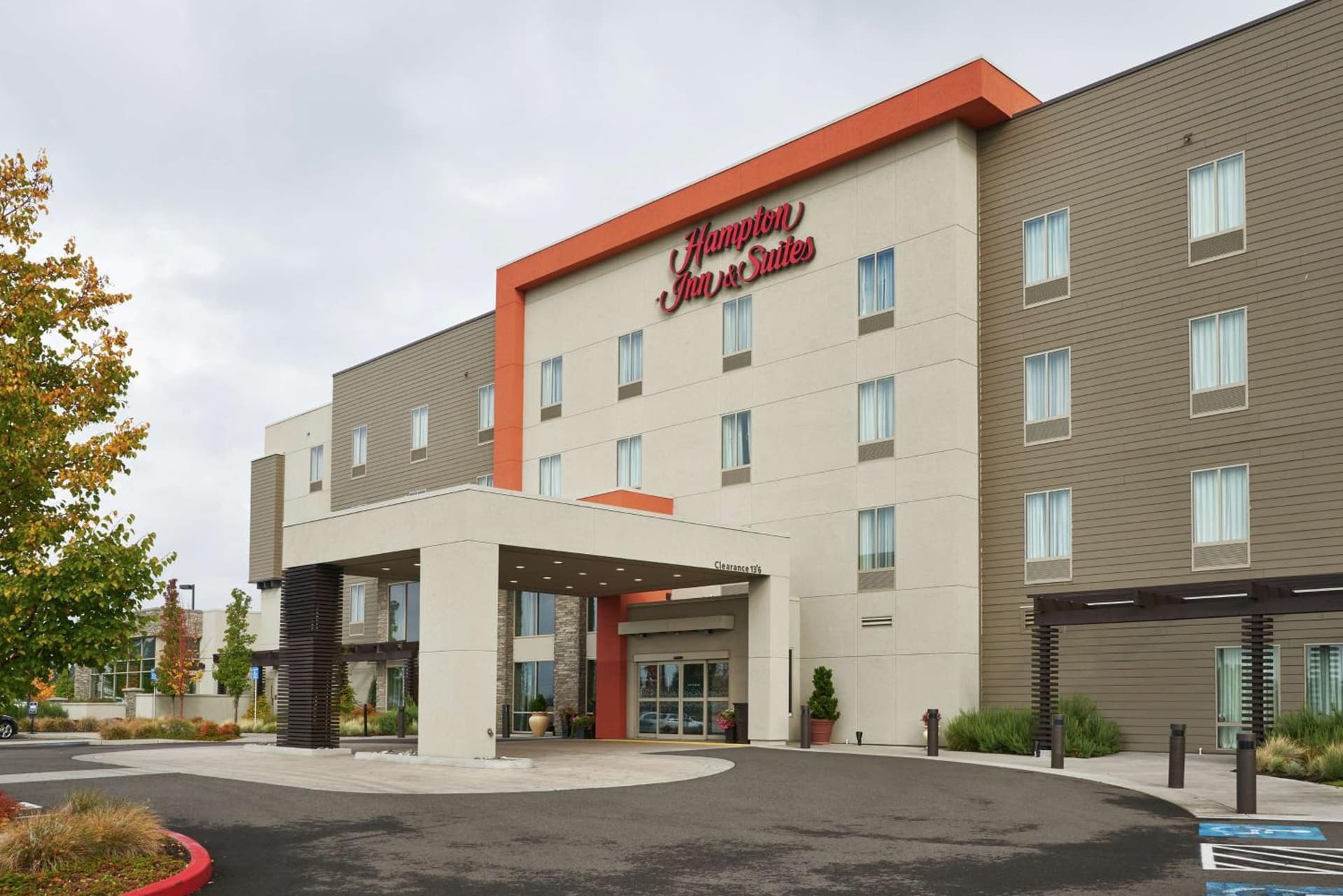Hampton Inn & Suites Portland/Vancouver interior in Vancouver, WA — gallery photo 2