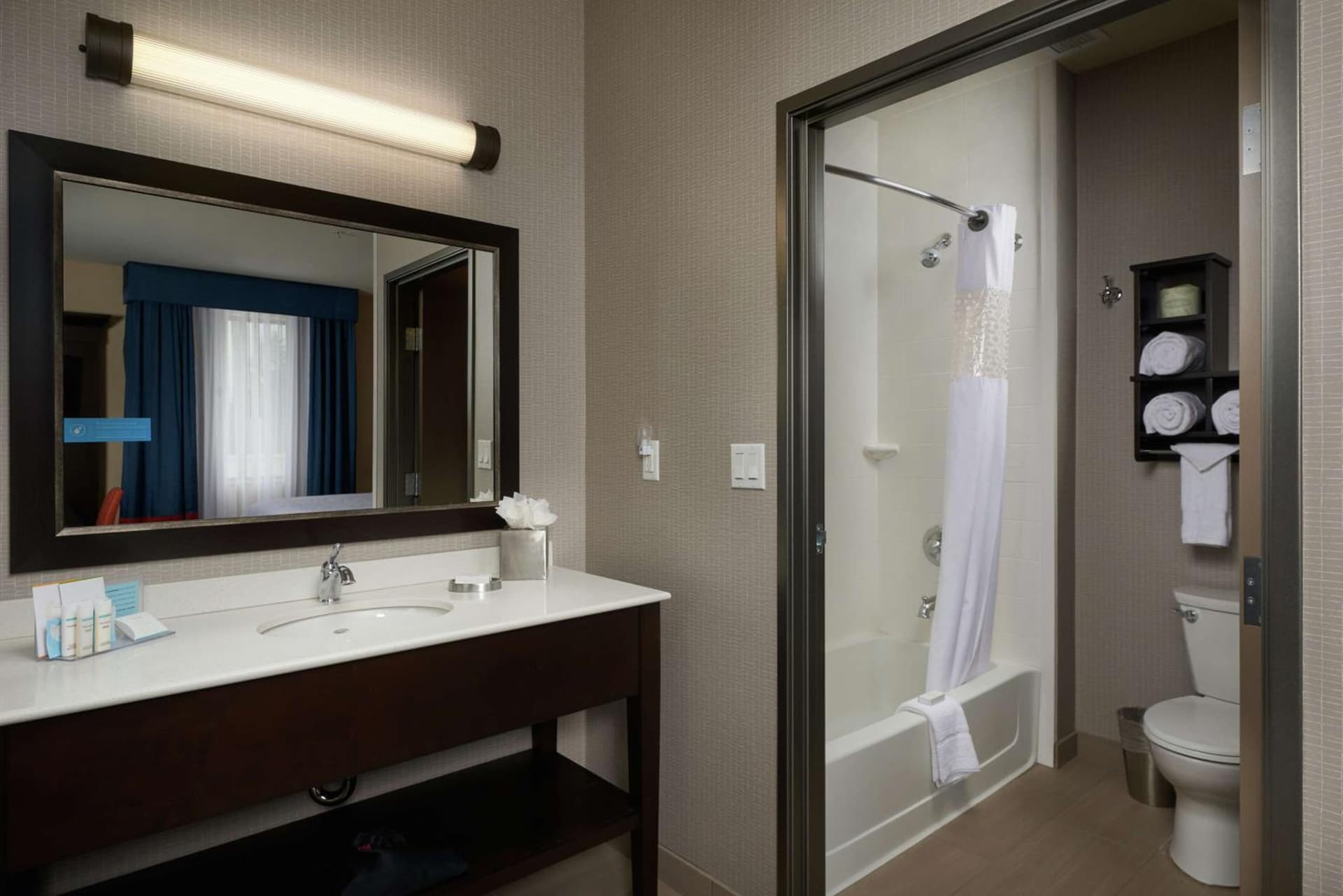Hampton Inn & Suites Portland/Vancouver gallery photo in Vancouver, WA — image 11